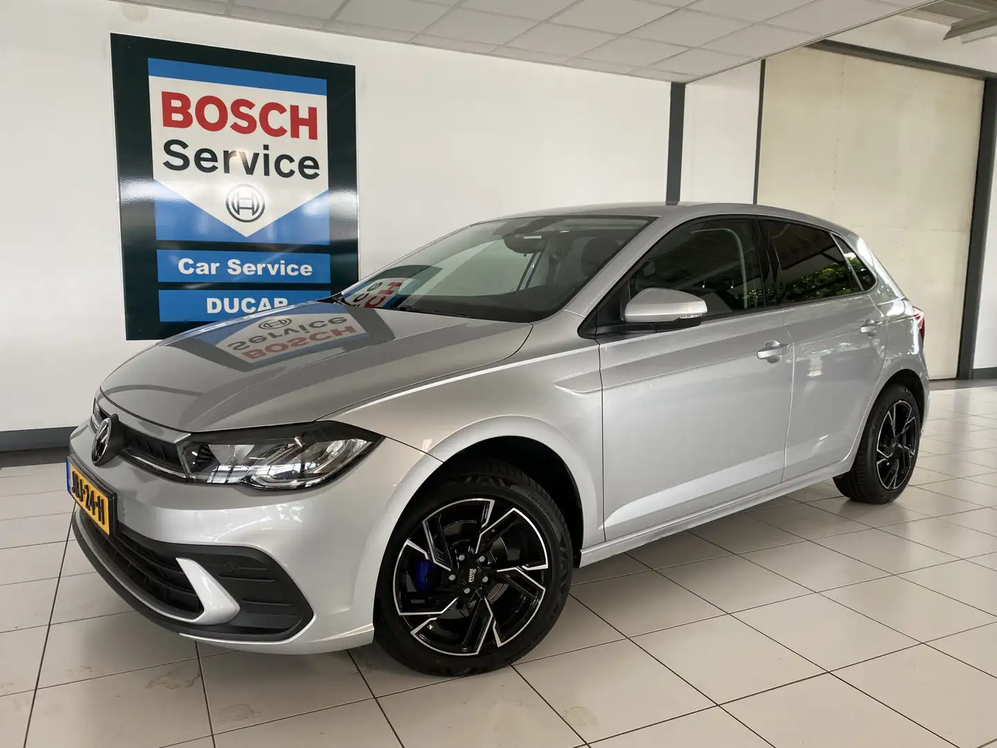 VOLKSWAGEN Polo