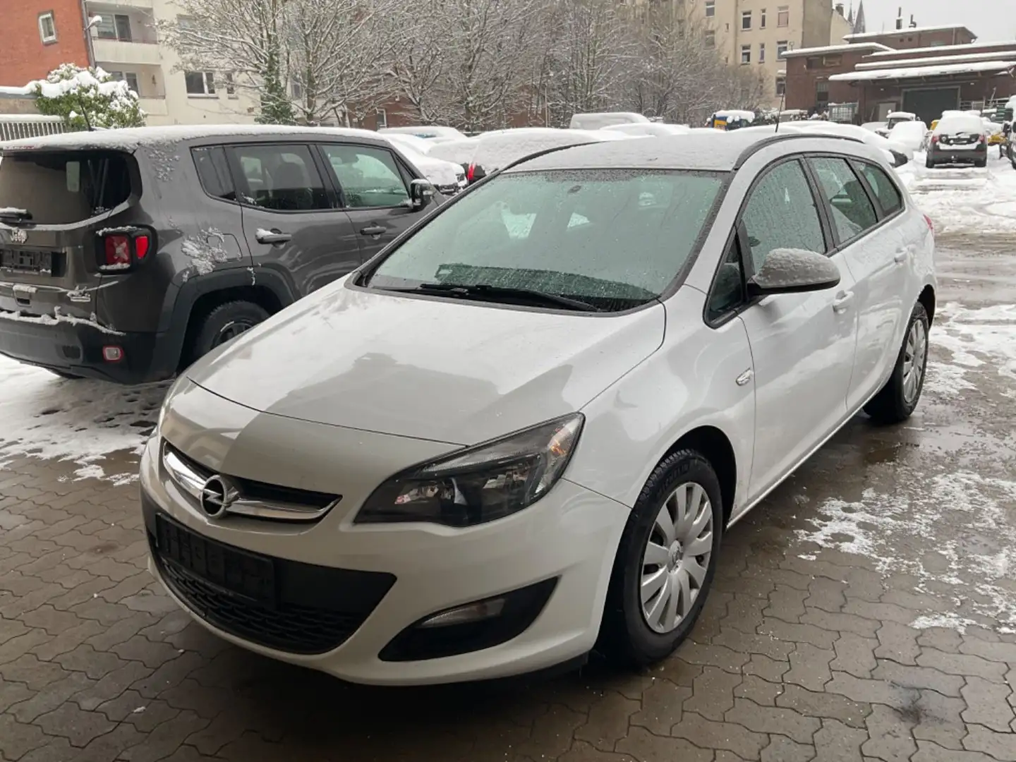 Opel Astra J Sports Tourer Edition TÜV 01.2027 Weiß - 2