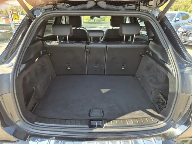 Mercedes-Benz GLA view 12