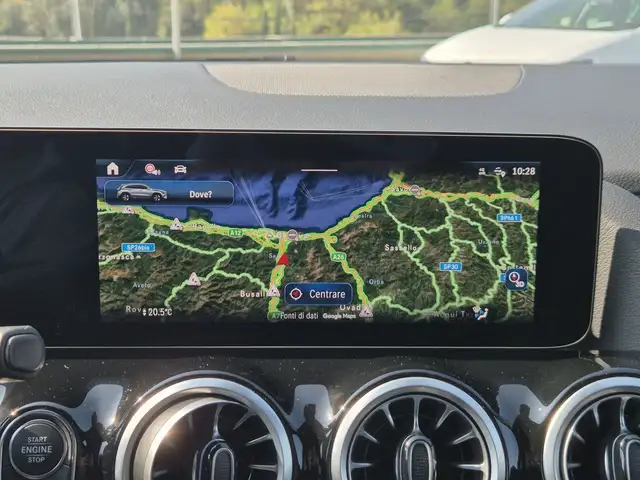 Mercedes-Benz GLA view 11