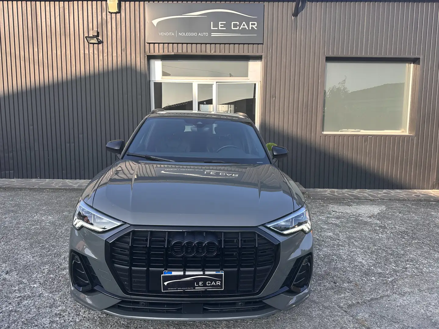 Audi Q3 Q3 2.0 tdi S line edition s-tronic Grijs - 2