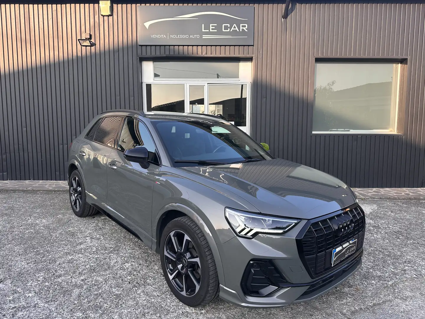 Audi Q3 Q3 2.0 tdi S line edition s-tronic Grijs - 1