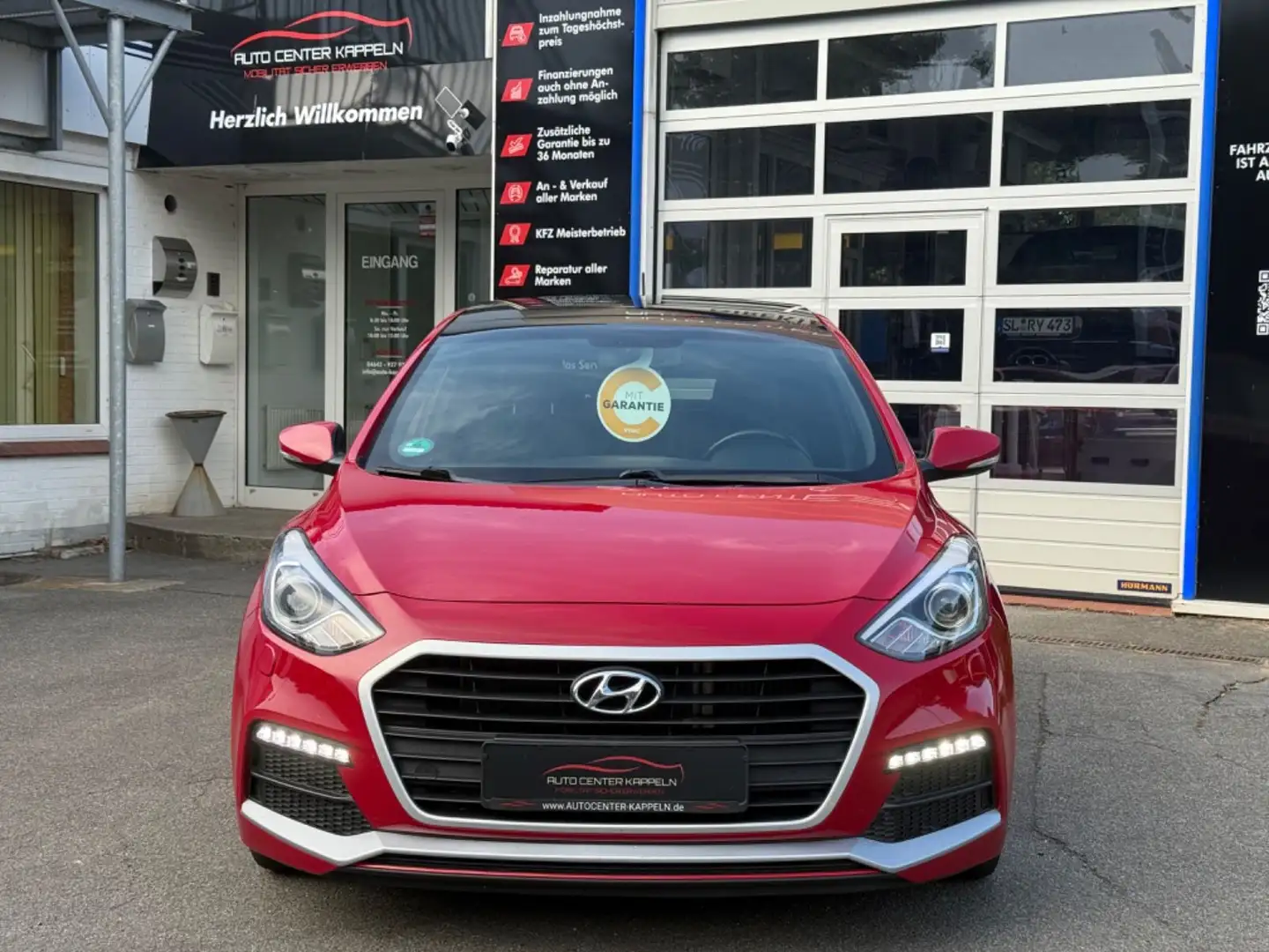 Hyundai i30 1.6 Turbo (Navi-Kamera-Panorama-Tempomat) Rot - 2