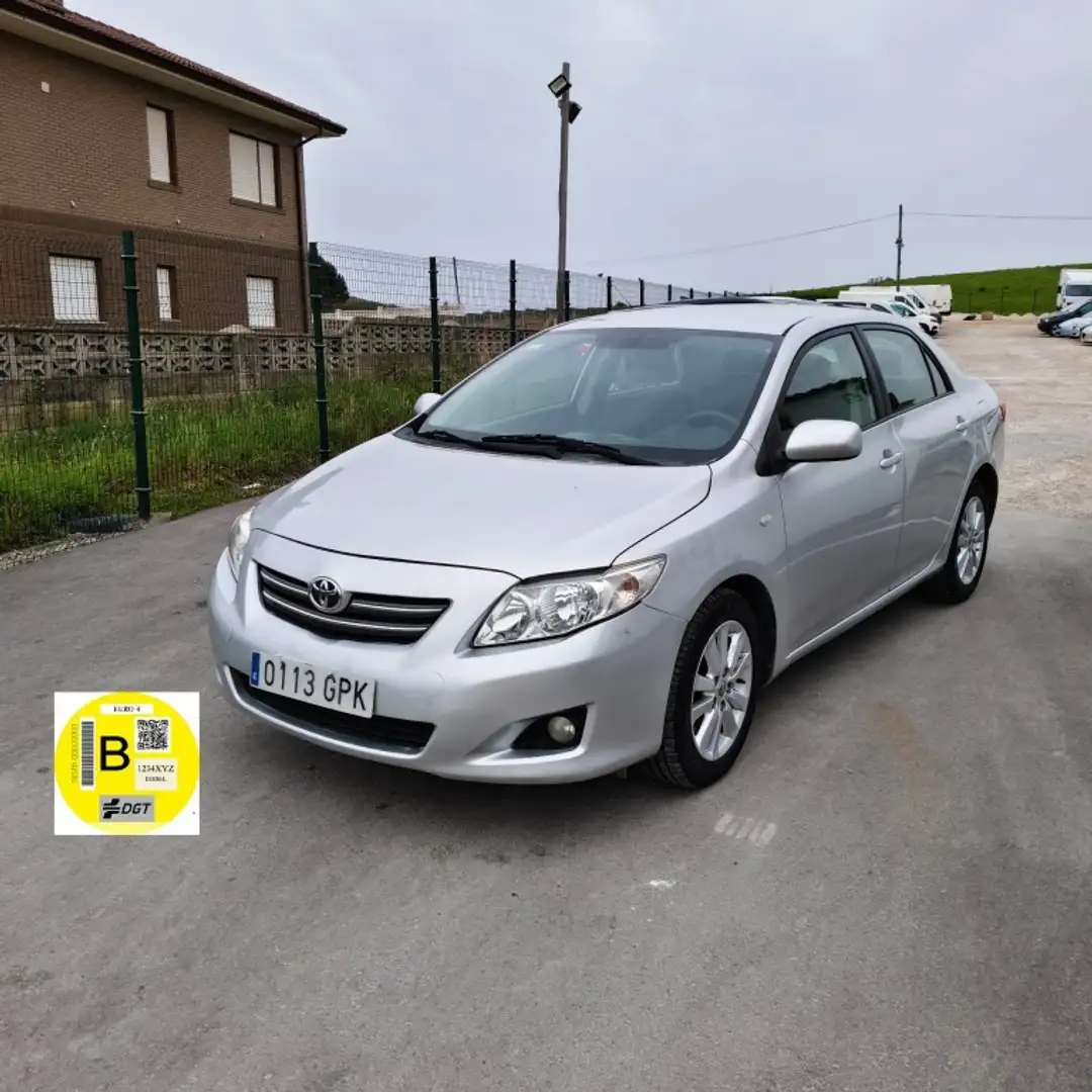 Toyota Corolla Sedán 2.0D-4D Luna Gris - 1