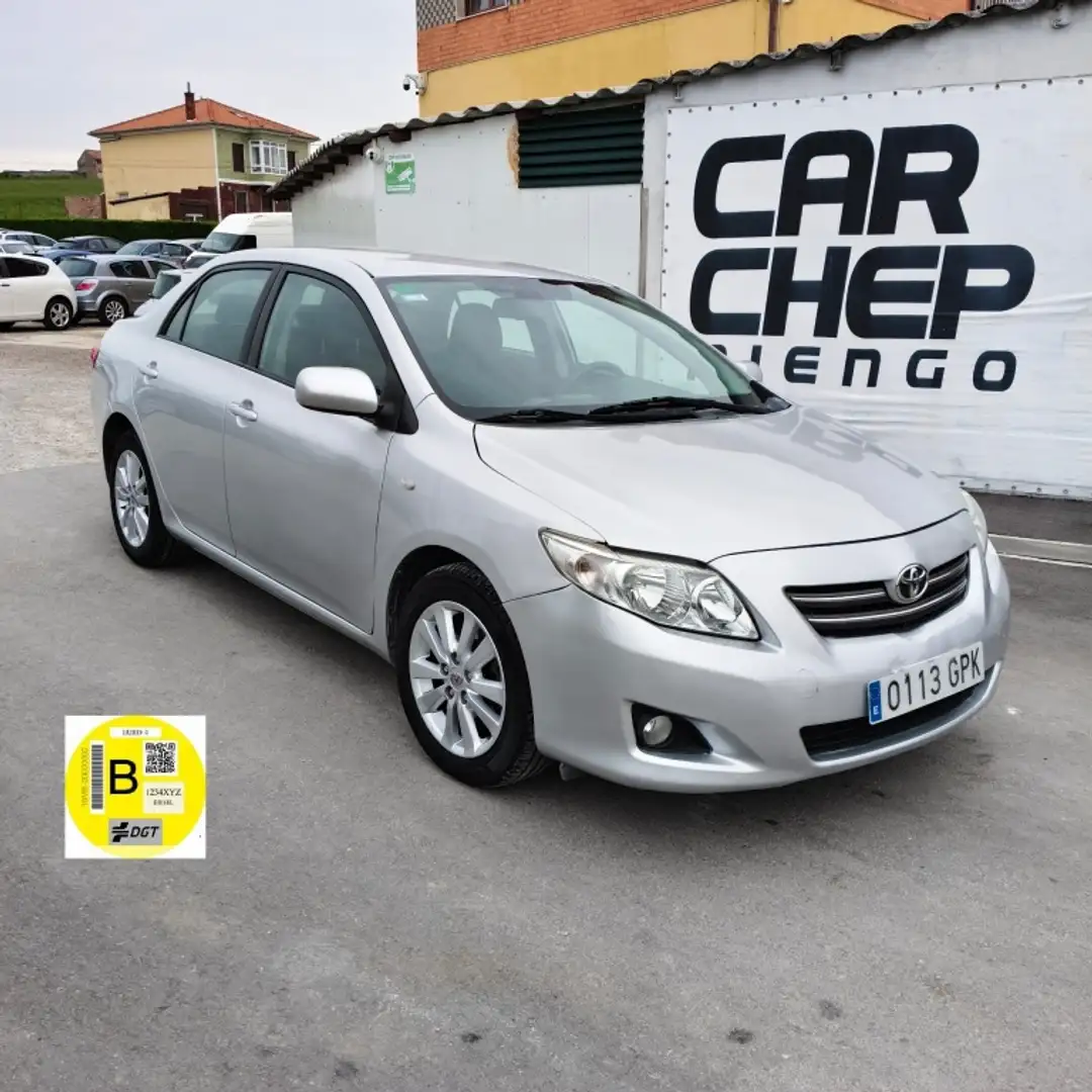 Toyota Corolla Sedán 2.0D-4D Luna Gris - 2