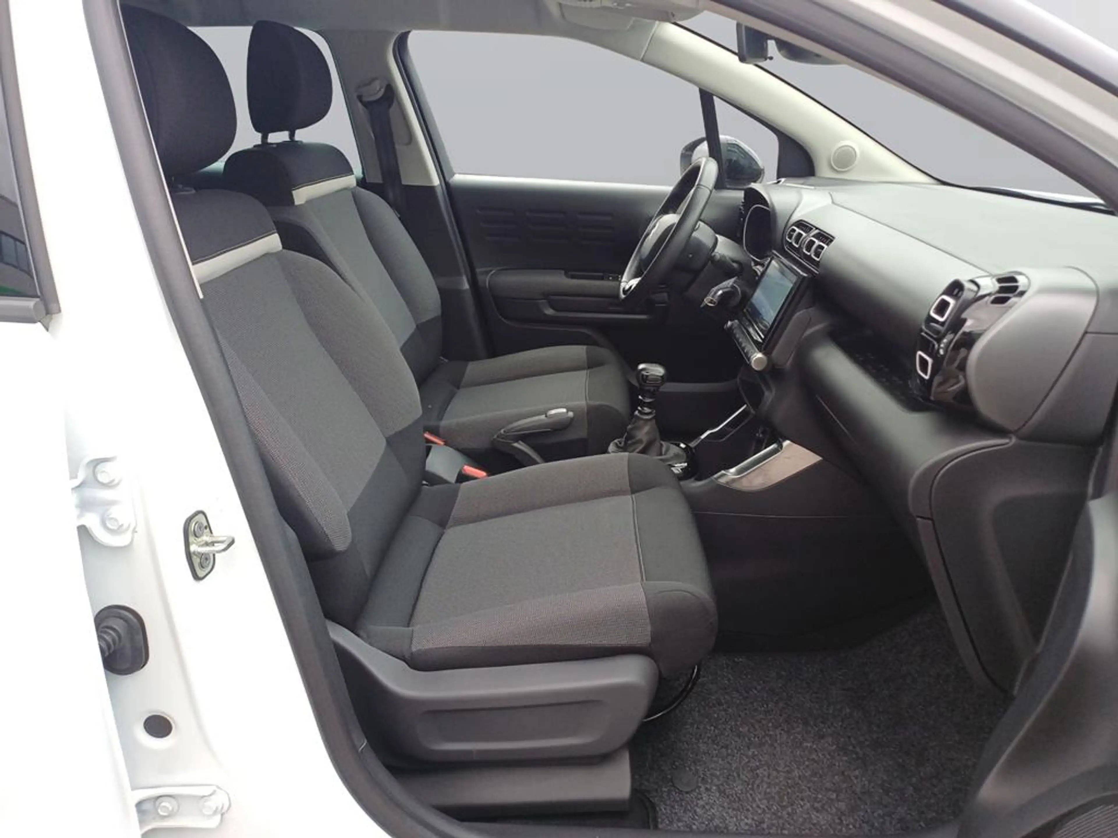 Citroen C3 Aircross PureTech 110 S&S Shine — photo 10