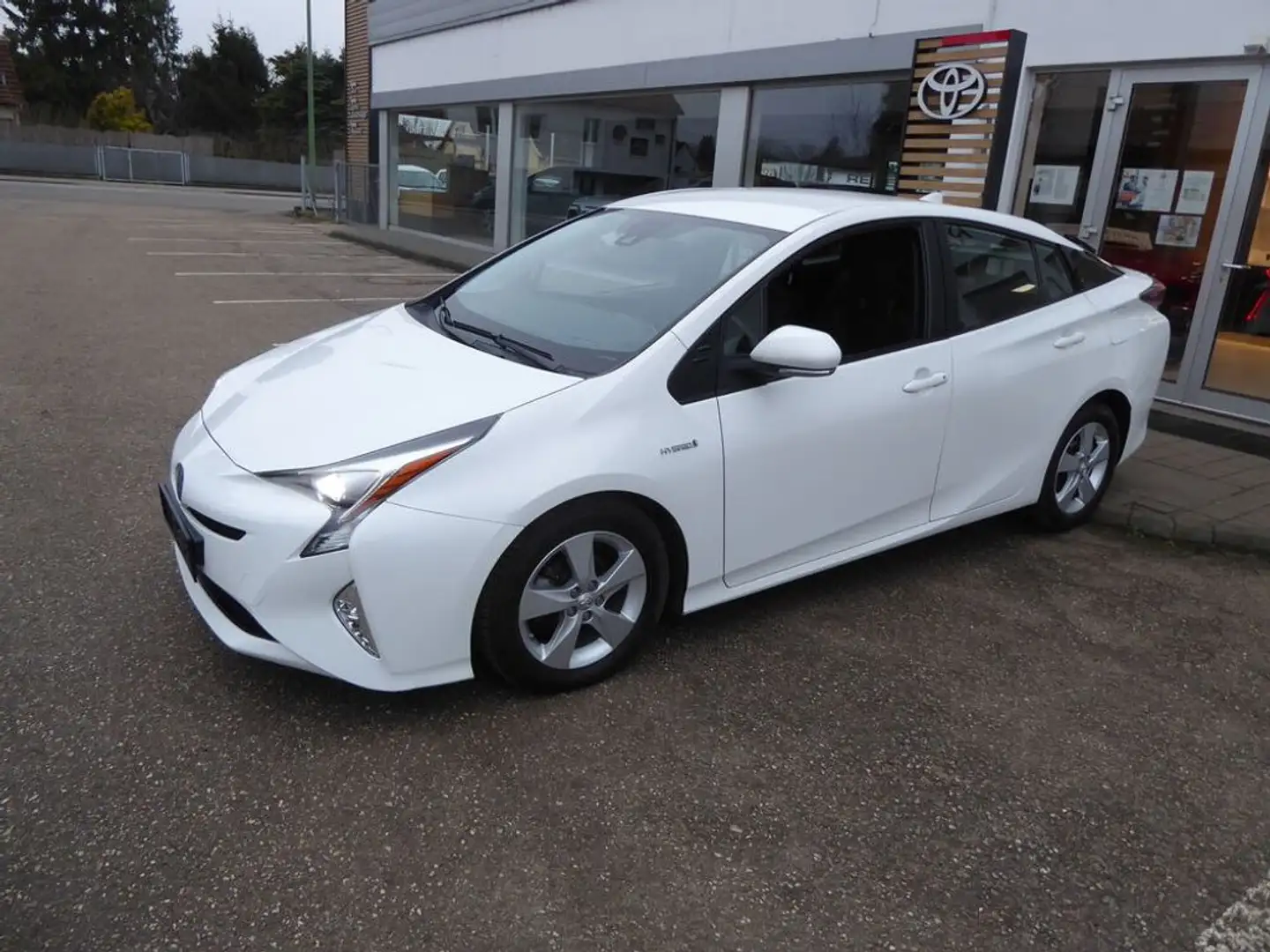 Toyota Prius 1,8 VVT-i Hybrid Lounge Weiß - 2