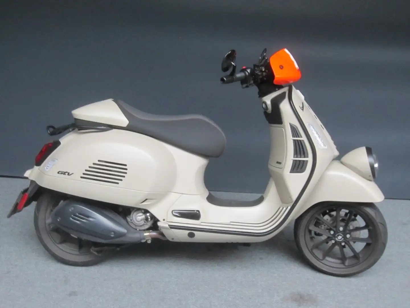 Vespa GTV 300 TOP EXTRAS !! - 1