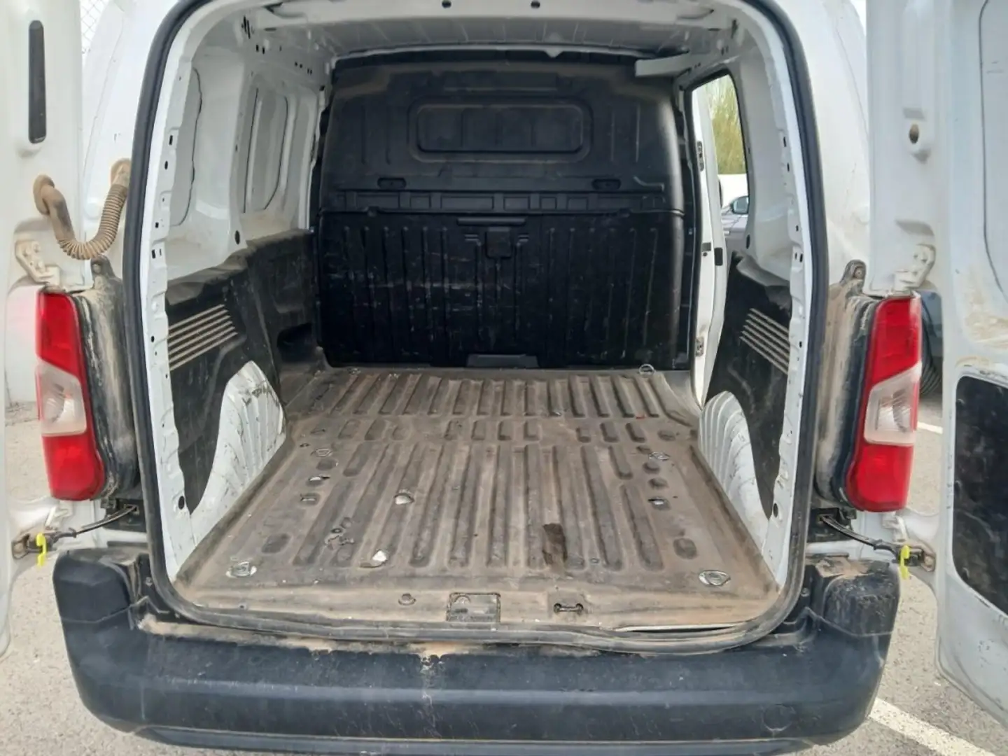 Peugeot Partner PEUGEOT Industrial Manual de 4 Puertas Blanco - 2