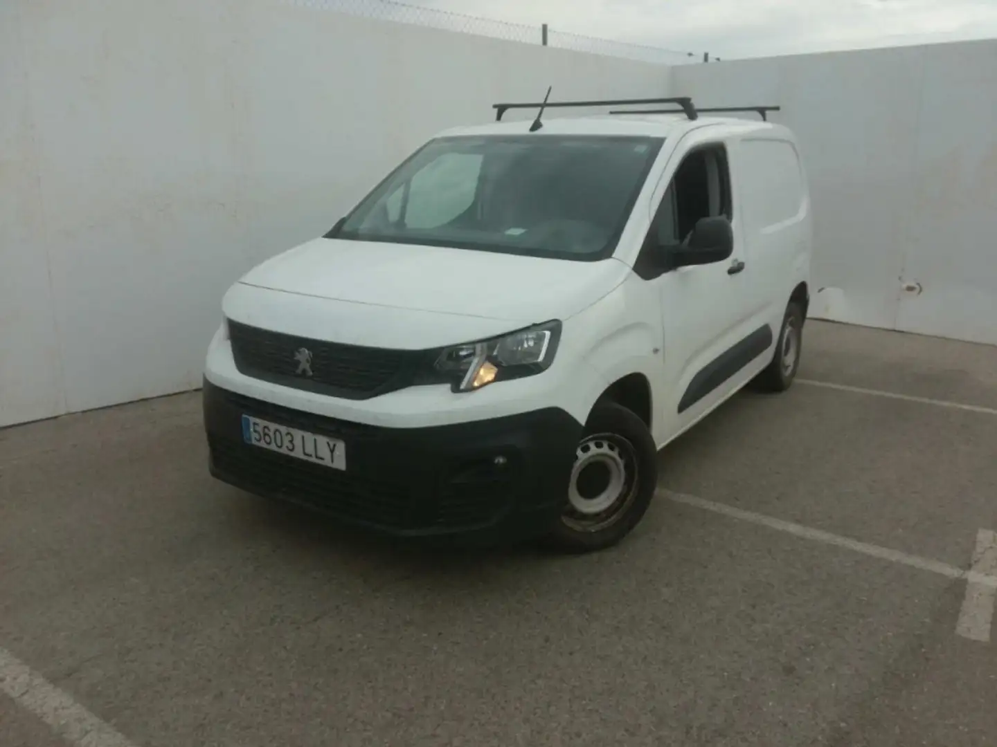 Peugeot Partner PEUGEOT Industrial Manual de 4 Puertas Blanco - 1