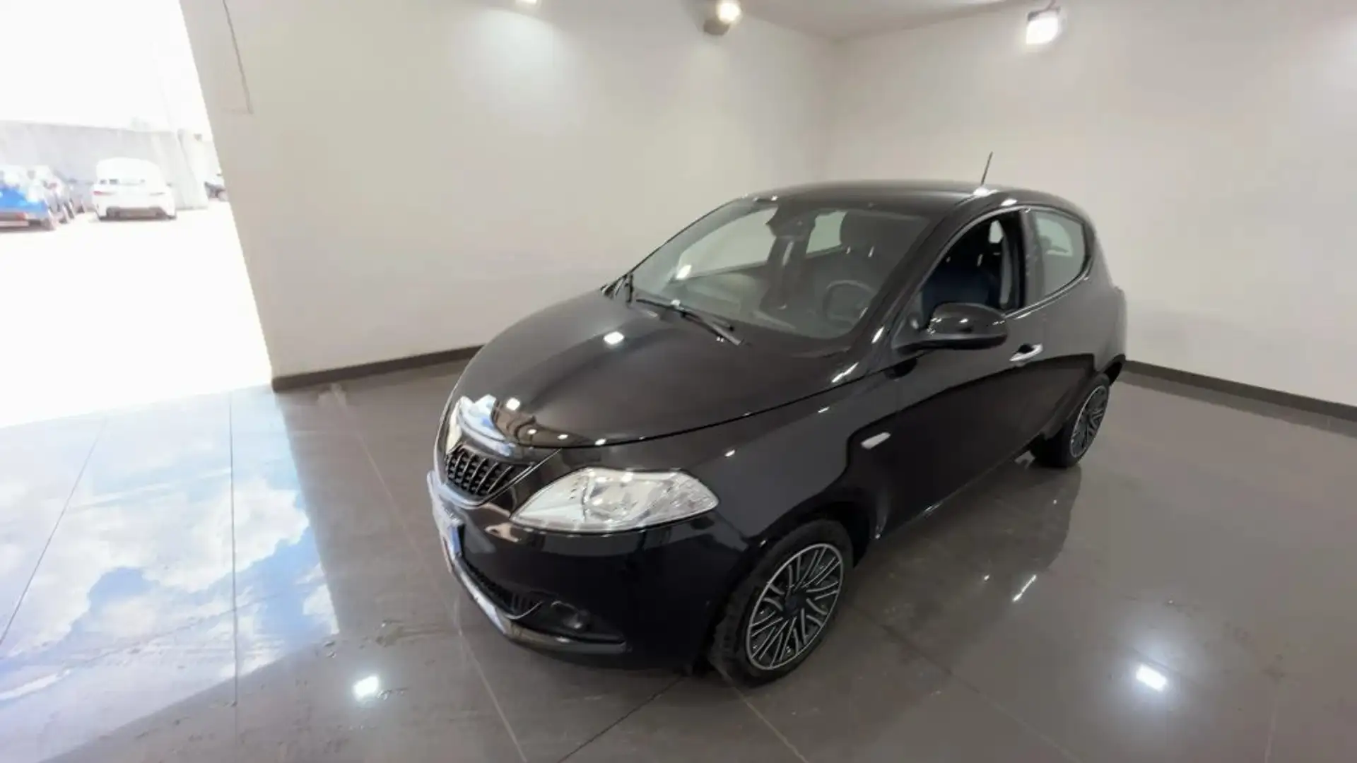 Lancia Ypsilon 1.0 FireFly 5 porte S&S Hybrid Oro #Clima.Auto Nero - 1