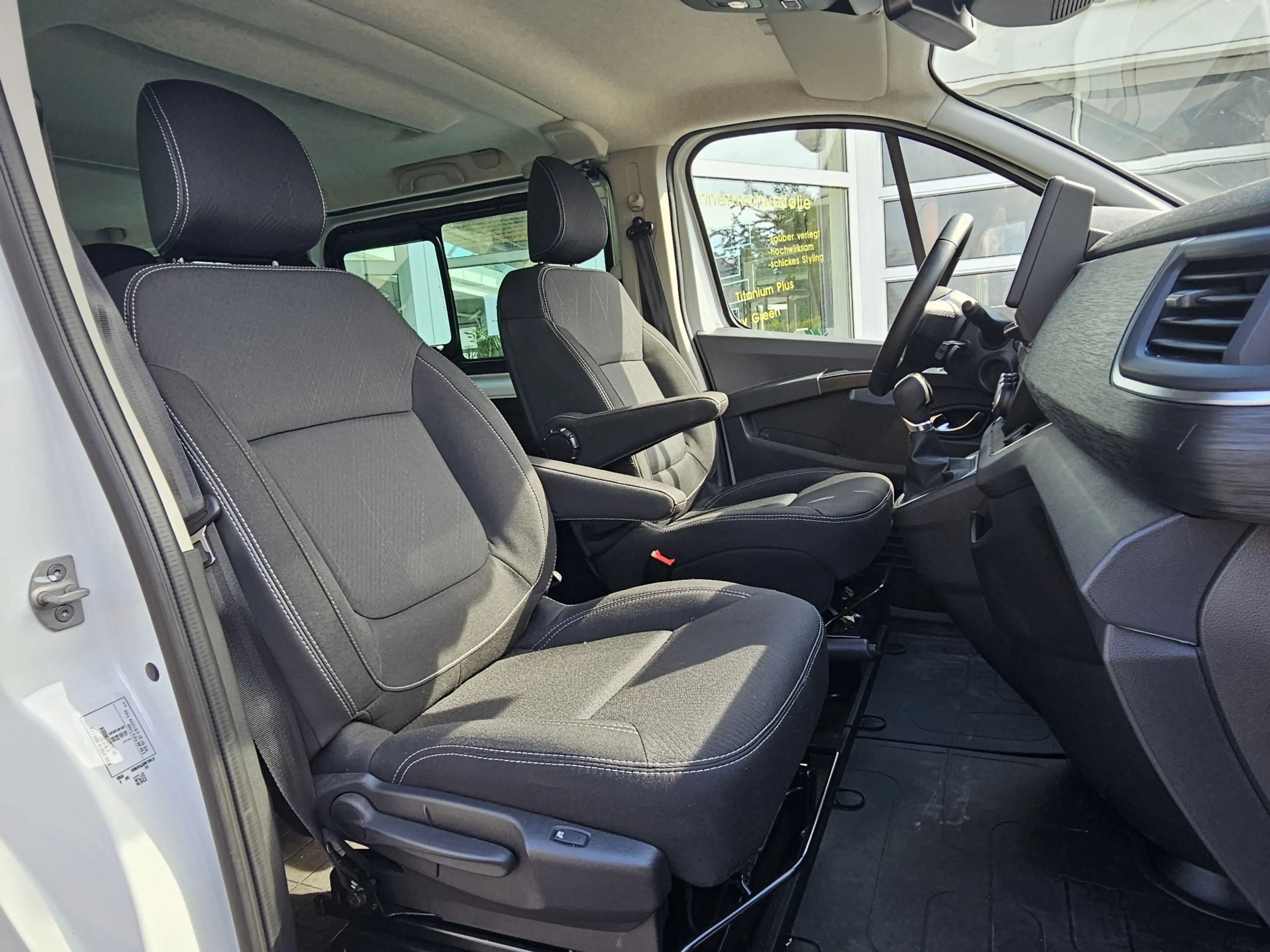 Nissan Primastar L1H1 2,8t Tekna SSitze 2Schibetüren Ahk — photo 15