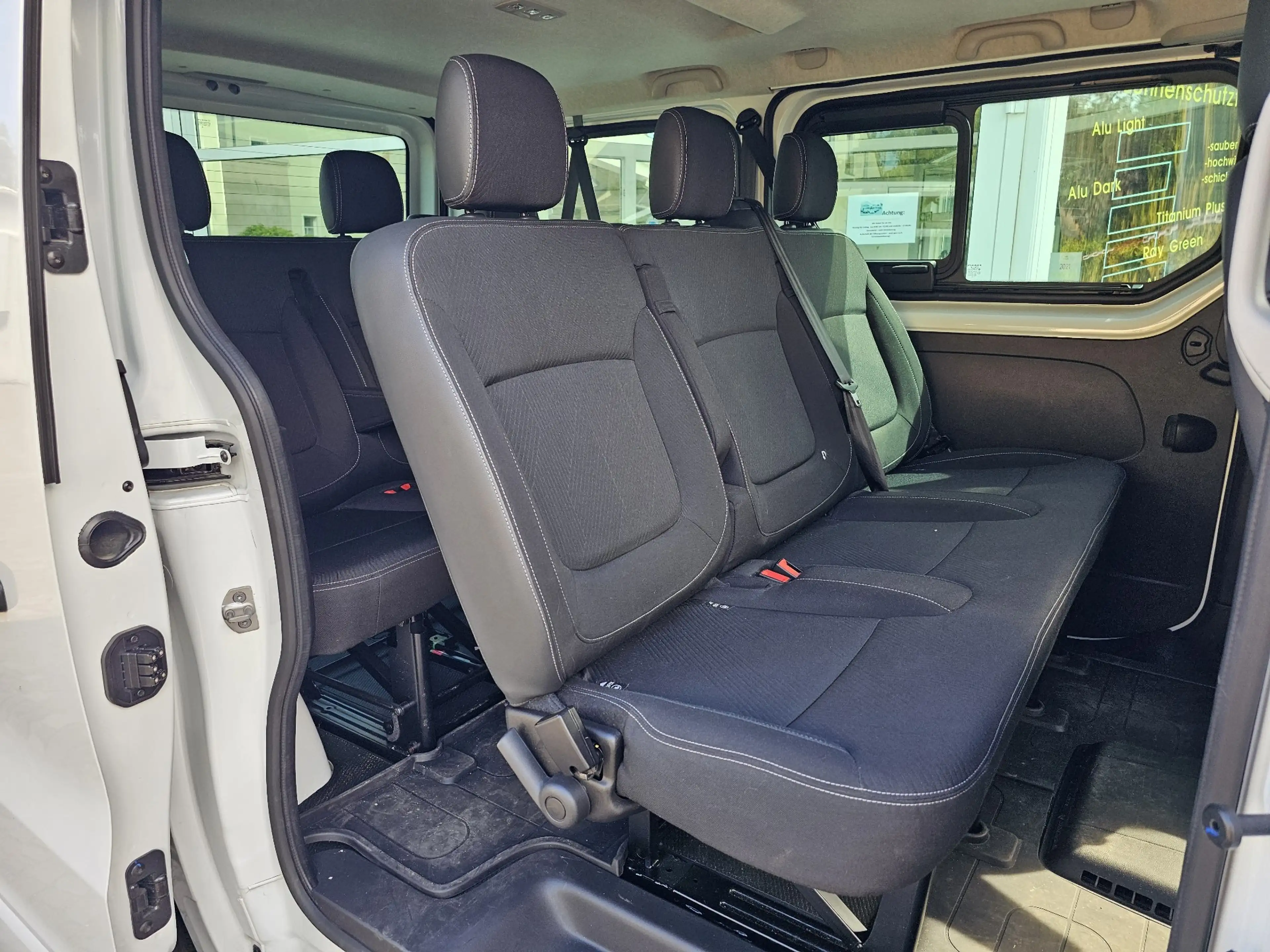 Nissan Primastar L1H1 2,8t Tekna SSitze 2Schibetüren Ahk — photo 10