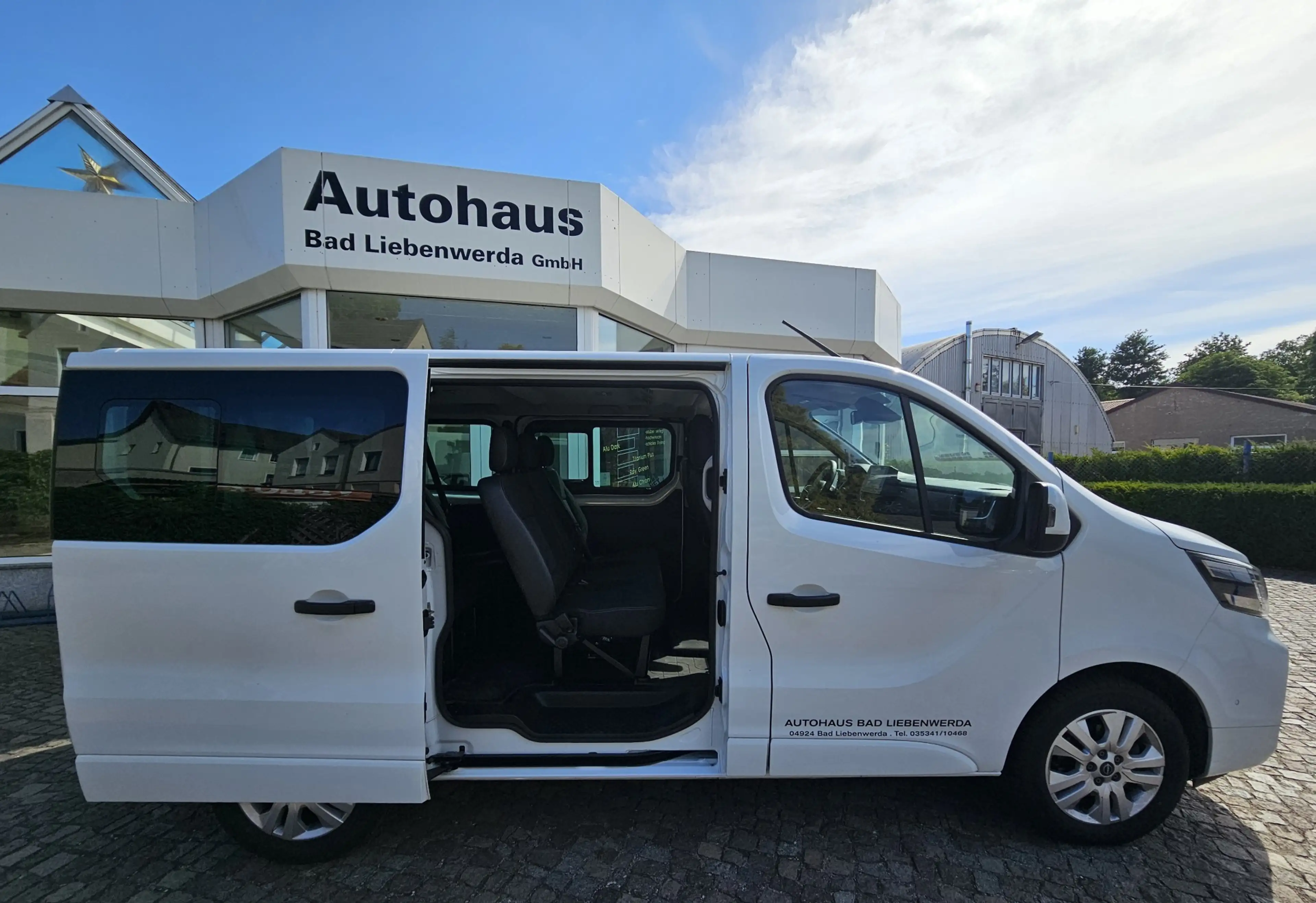 Nissan Primastar L1H1 2,8t Tekna SSitze 2Schibetüren Ahk — photo 11