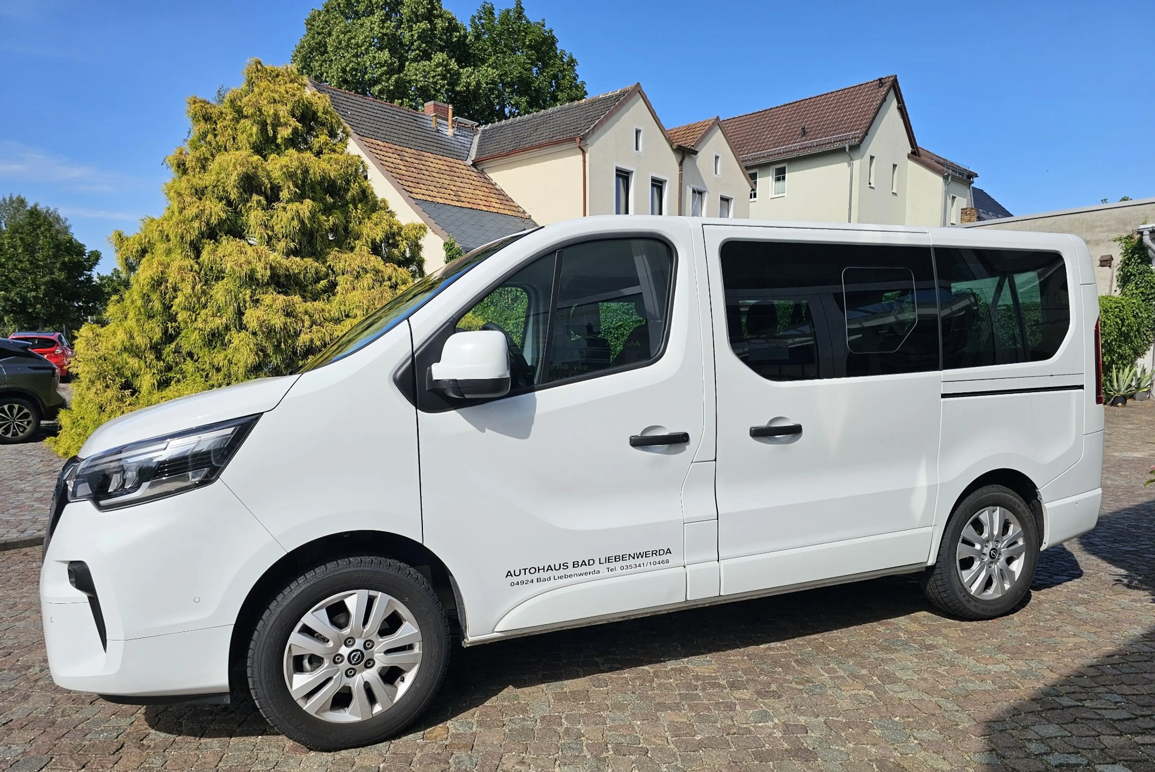 Nissan Primastar L1H1 2,8t Tekna SSitze 2Schibetüren Ahk — photo 14
