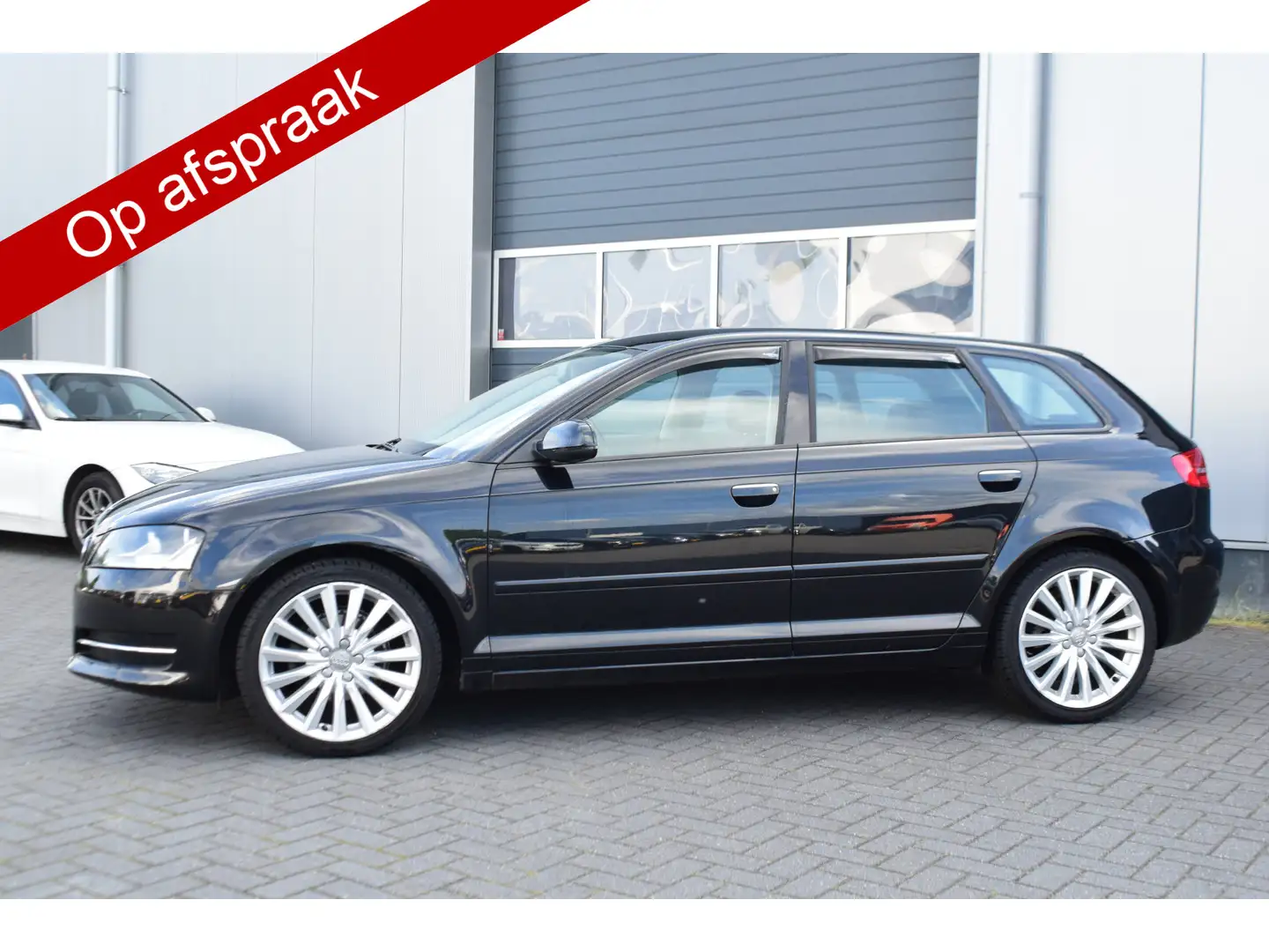 Audi A3 Sportback 1.2 TFSI Attraction Pro Line Leer Ecc Cr Zwart - 1