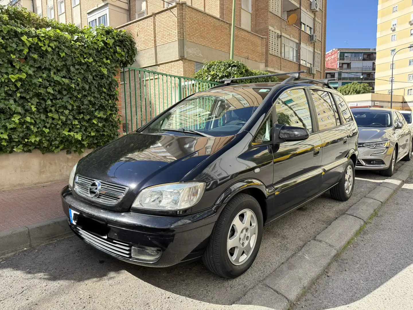 Opel Zafira 2.2 16v Elegance - 1