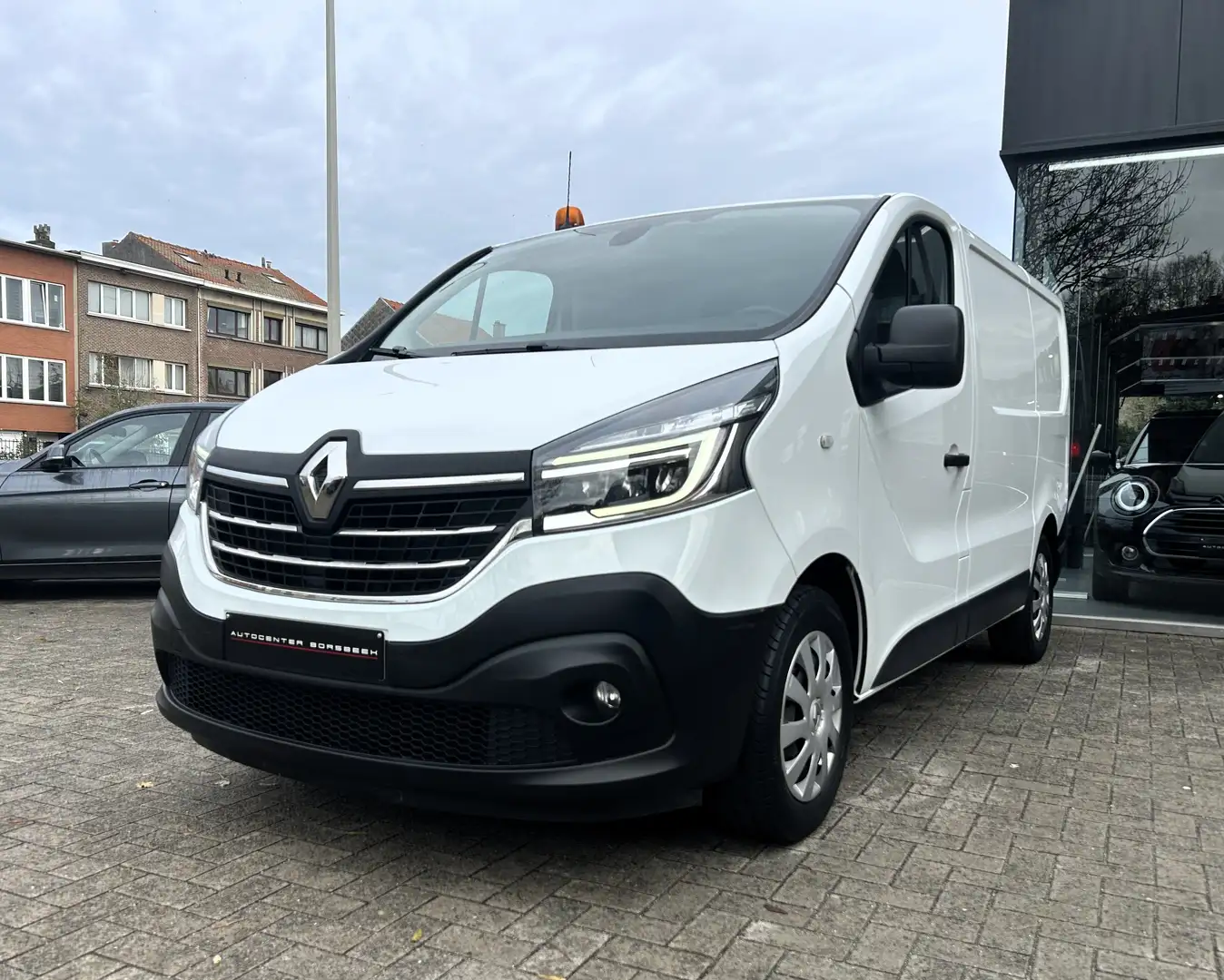 Renault Trafic dCi 120 L1H1 MET VICTRON PHOENIX SMART OMVORMER Blanc - 2