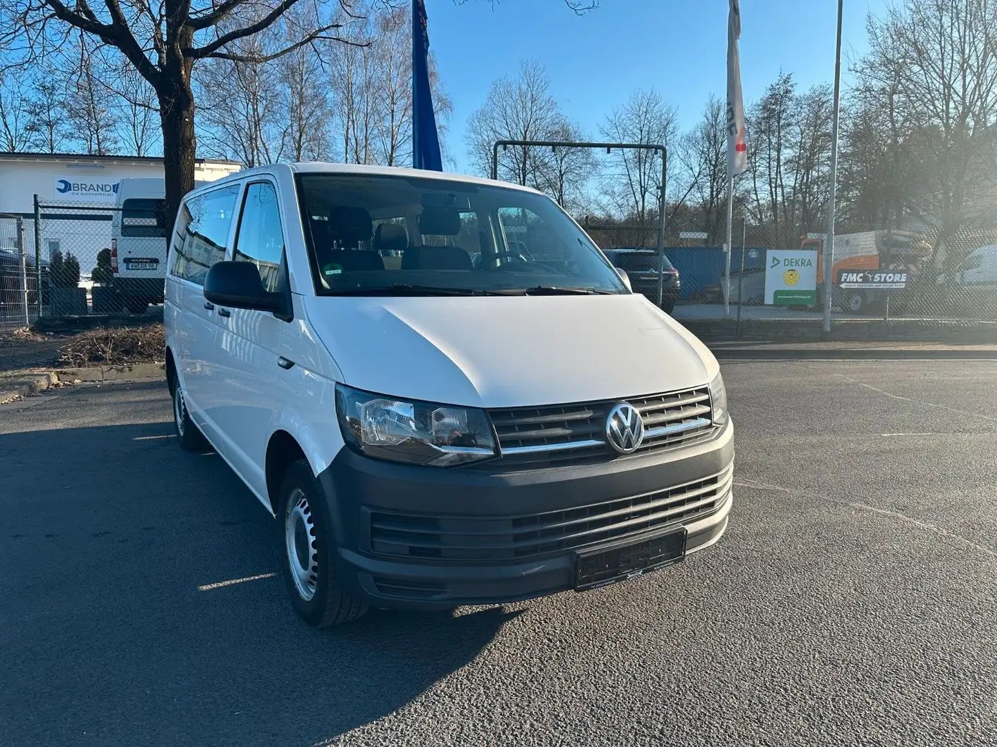Volkswagen T6 Caravelle **1Hand*ServiceNeu*Tüv08/2026* Weiß - 1