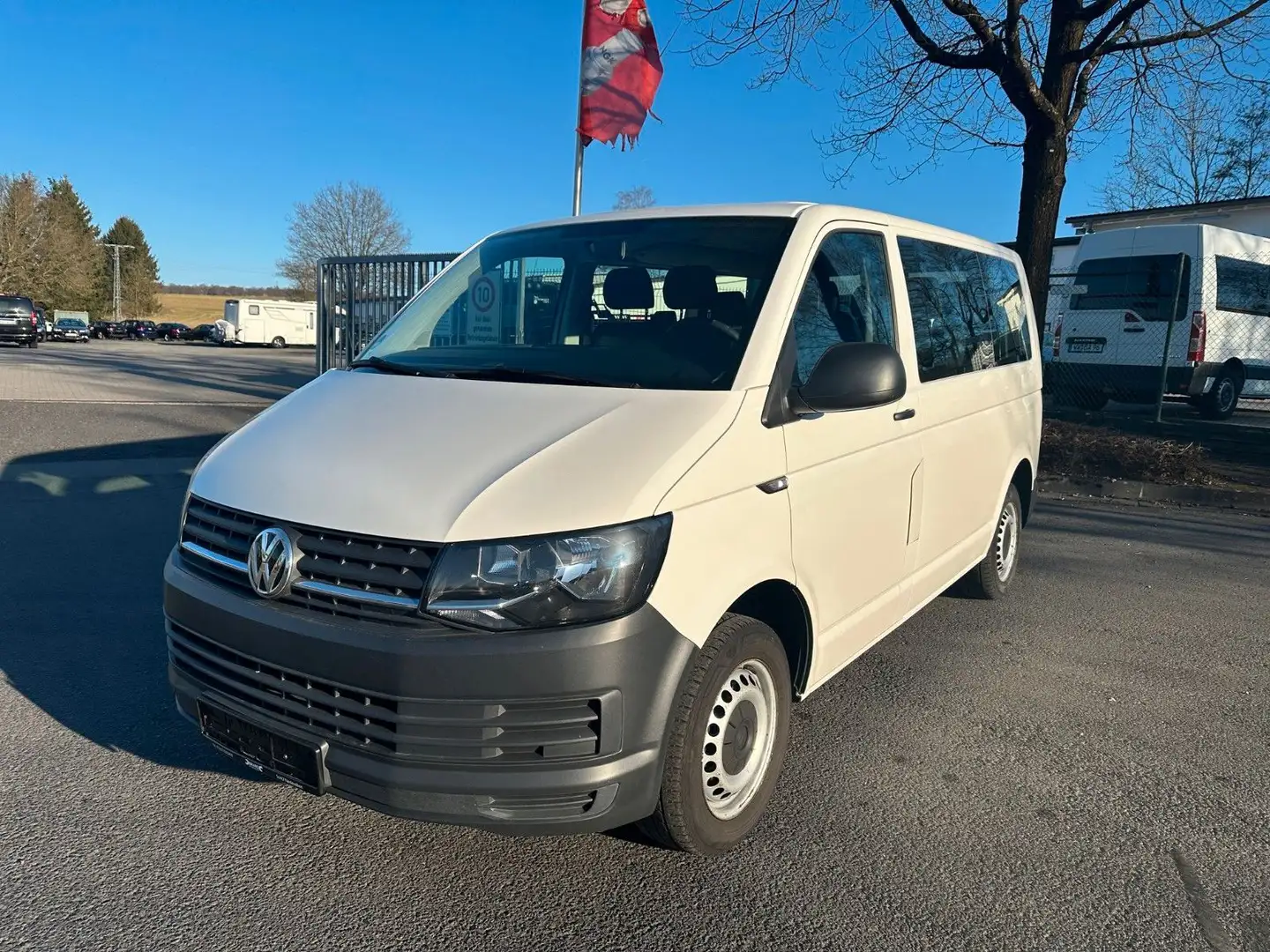 Volkswagen T6 Caravelle **1Hand*ServiceNeu*Tüv08/2026* Weiß - 2