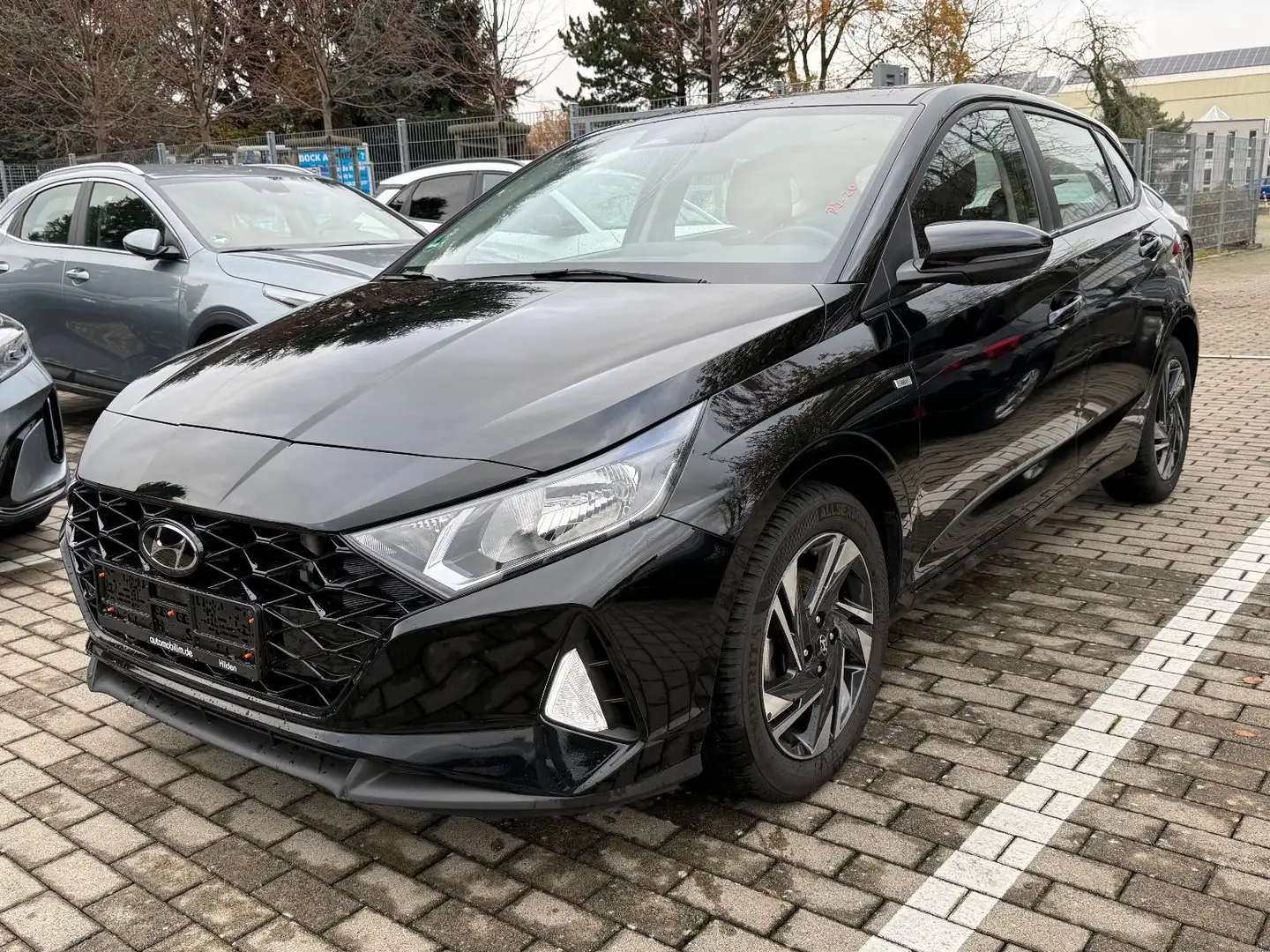 Hyundai i20 1.0 T-GDI Mild-Hybrid Autm. PDC KAM CarPlay Schwarz - 2