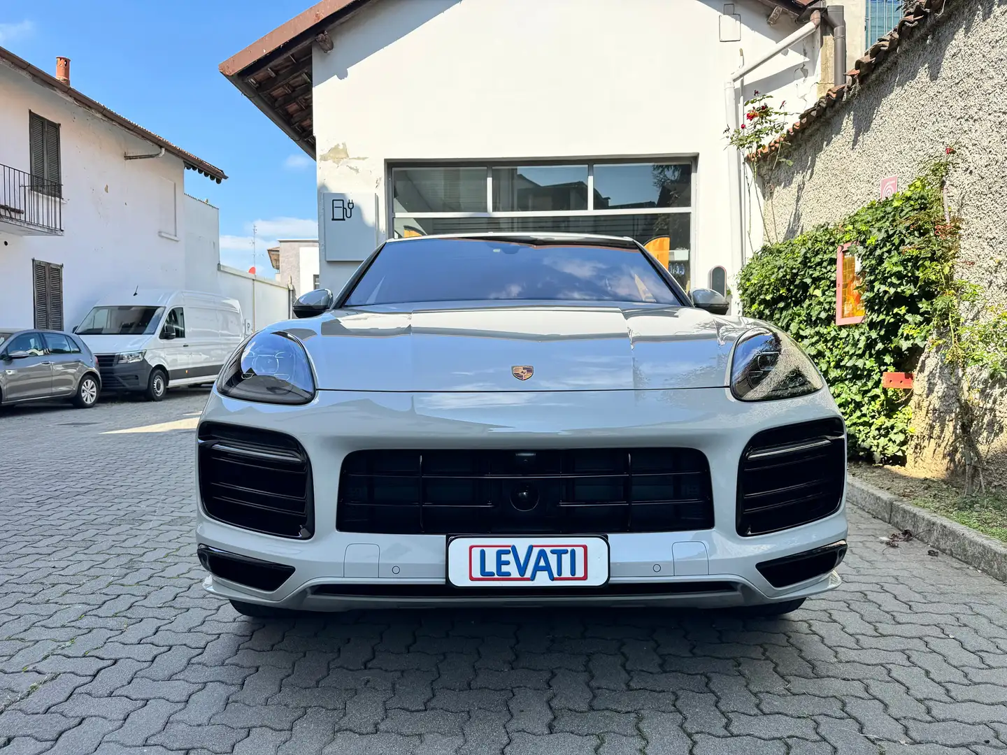 Porsche Cayenne Coupe 3.0 e-hybrid 5p. tiptronic FULL OPTIONAL Gris - 2