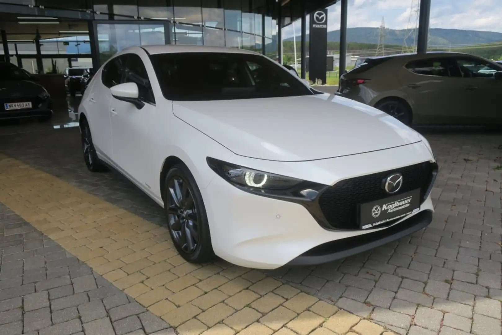 Mazda 3 Mazda 3 2025 5HB 2,5L G140ps 6MT 2WD Exclusive-Lin Weiß - 1