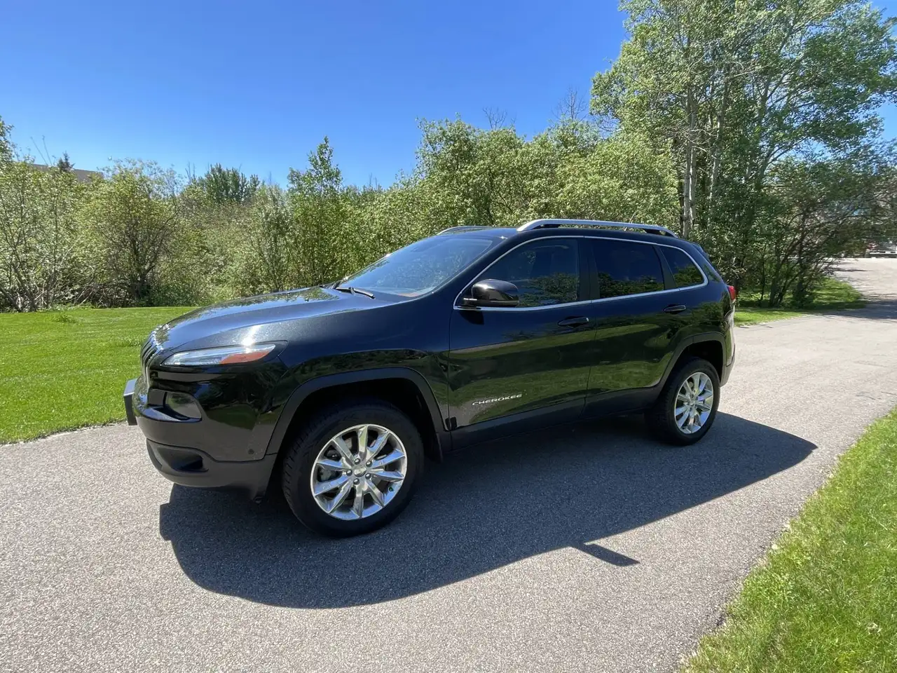 Jeep Cherokee снимка Jeep Cherokee
