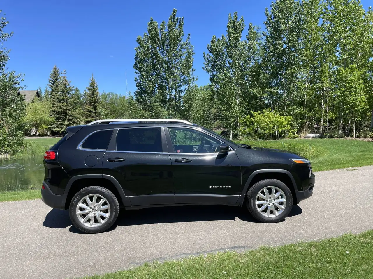 Jeep Cherokee снимка Jeep Cherokee