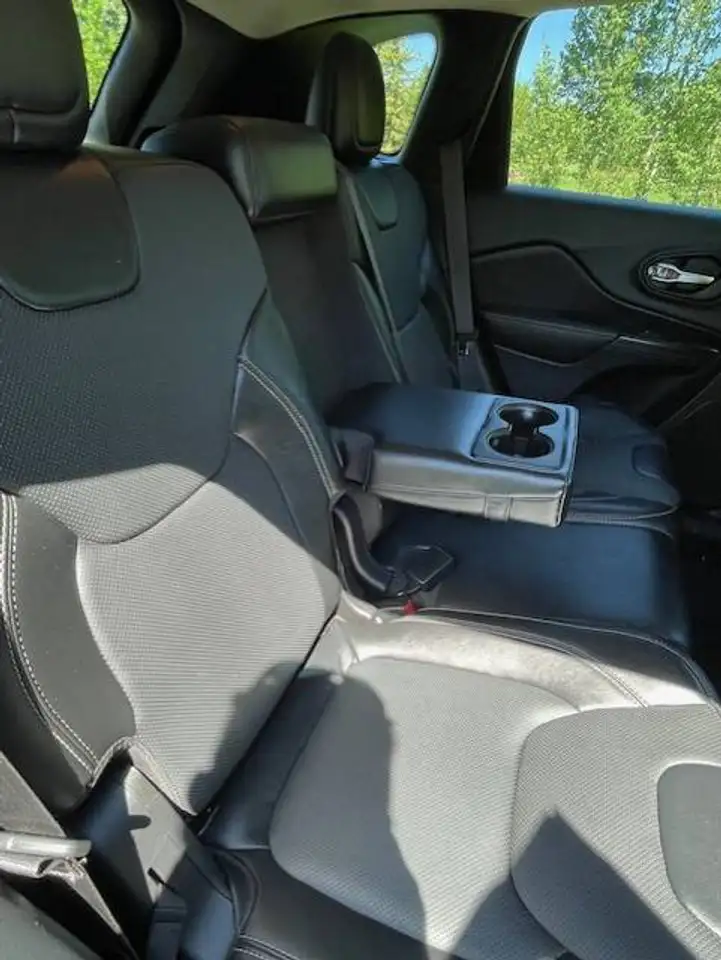 Jeep Cherokee снимка Jeep Cherokee