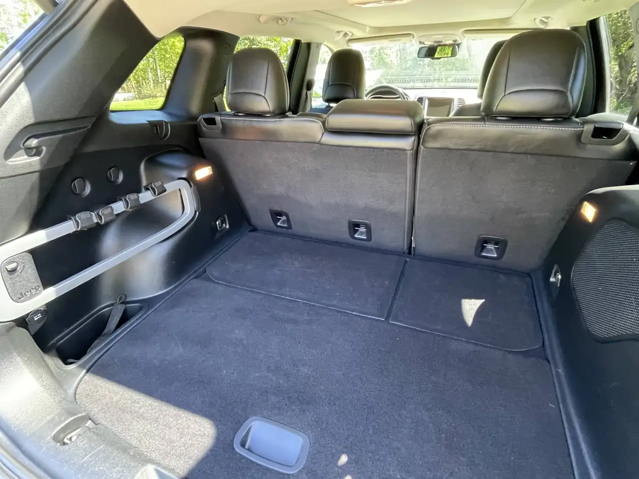 Jeep Cherokee снимка Jeep Cherokee