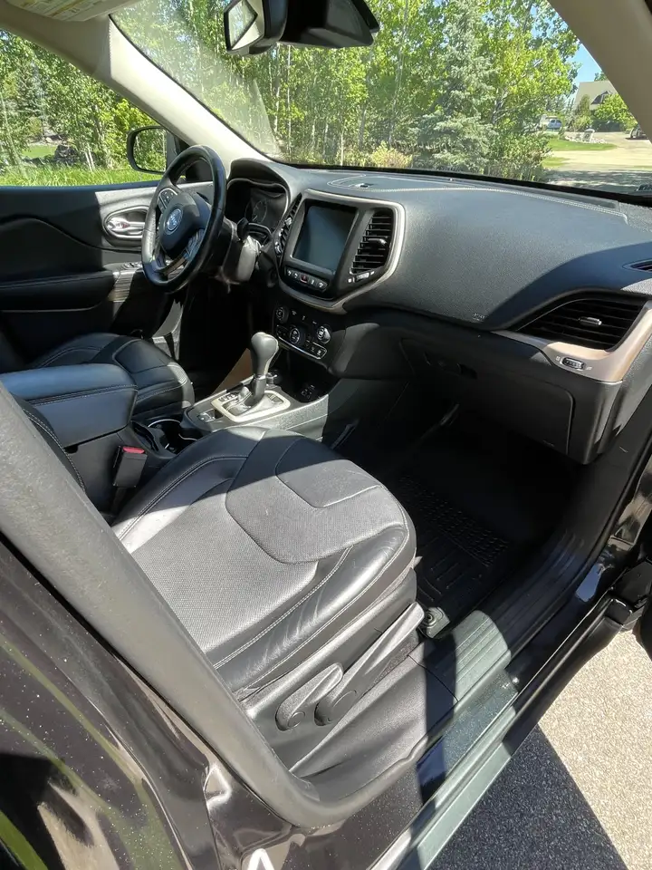 Jeep Cherokee снимка Jeep Cherokee