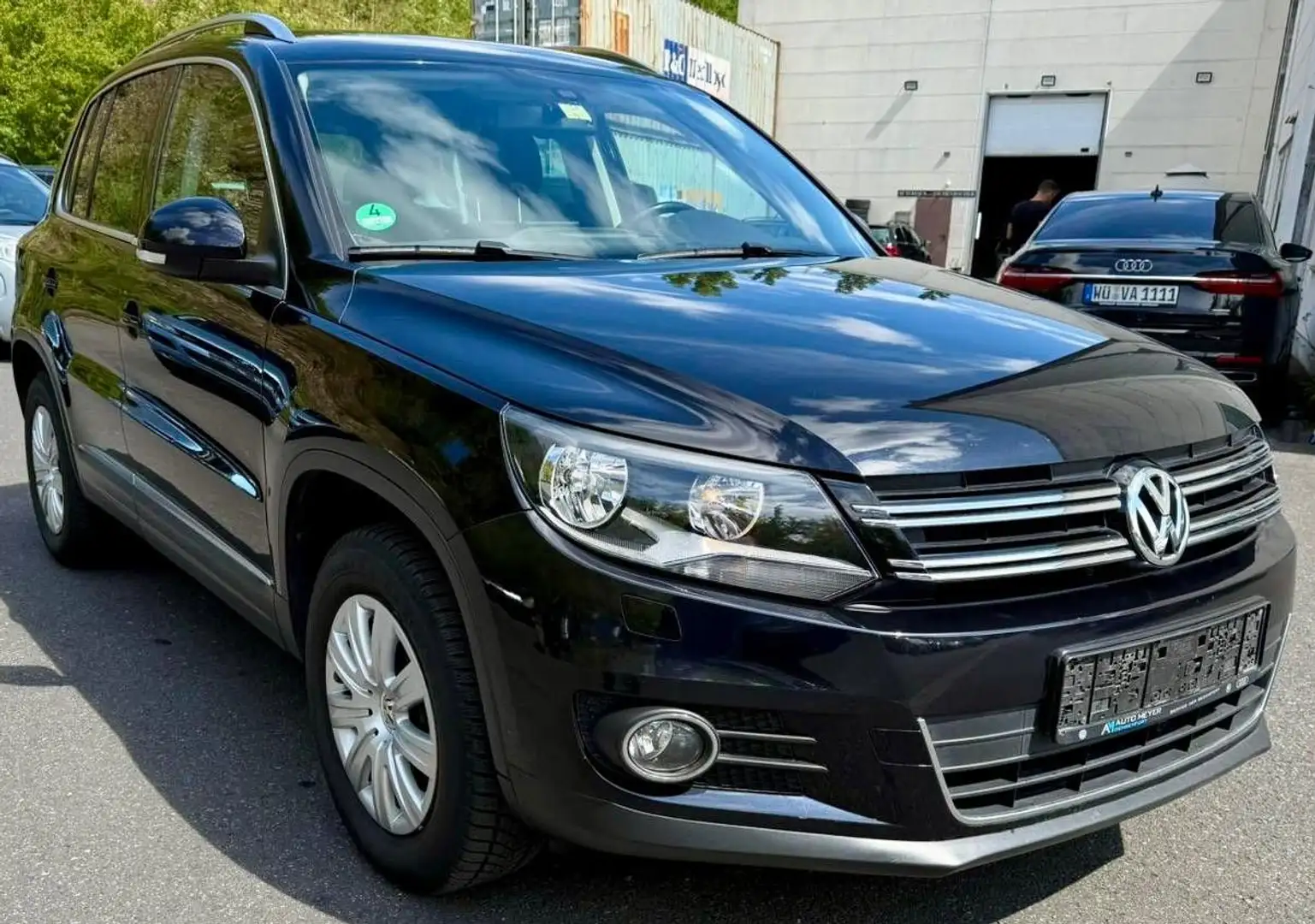 Volkswagen Tiguan Sport & Style,1.Hand,AHK,Alcantara,PDC, Schwarz - 1
