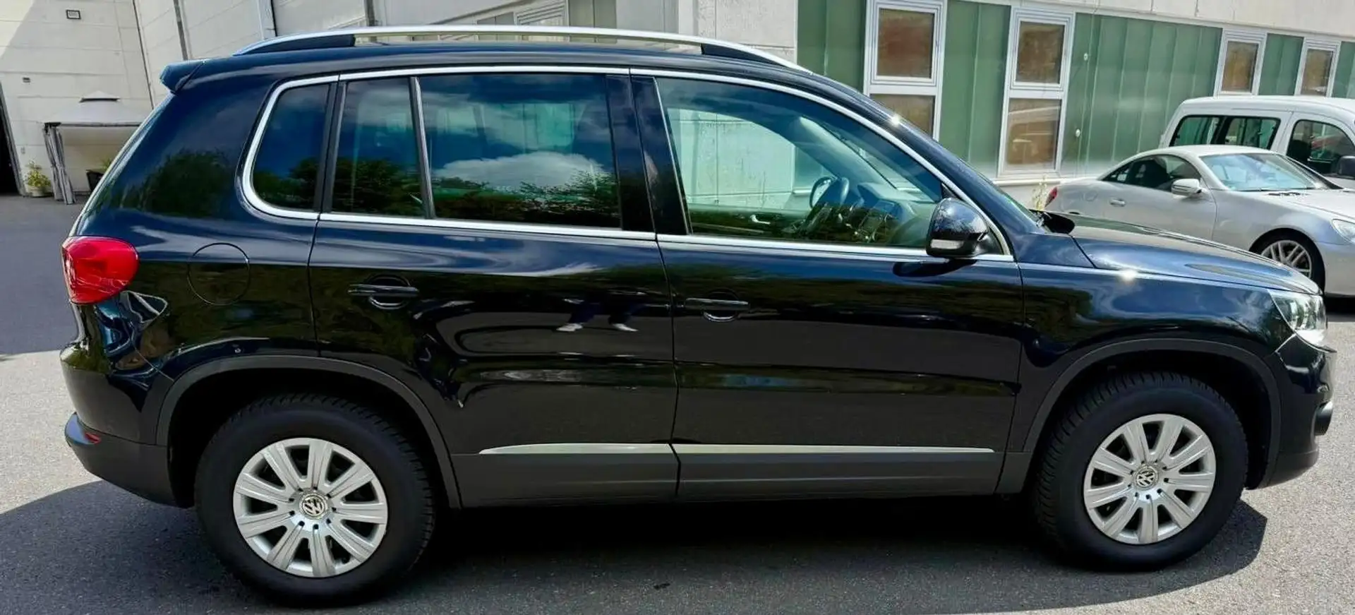 Volkswagen Tiguan Sport & Style,1.Hand,AHK,Alcantara,PDC, Schwarz - 2