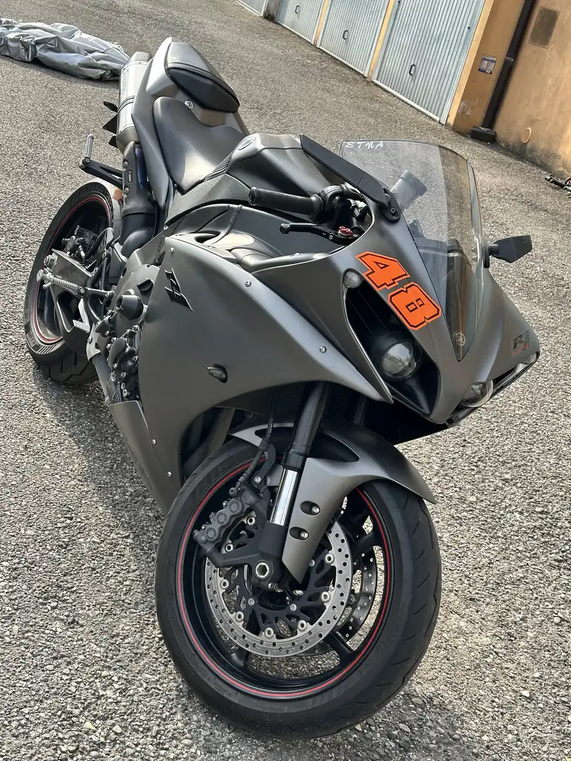 Yamaha YZF-R1 scarichi Ackrapovic R1 documentazione tagliandi - 1