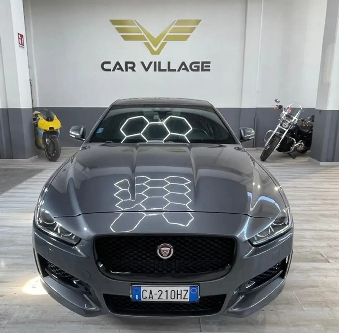 Jaguar XE XE 2.0 D 180 CV AWD aut. R-Sport Gris - 1