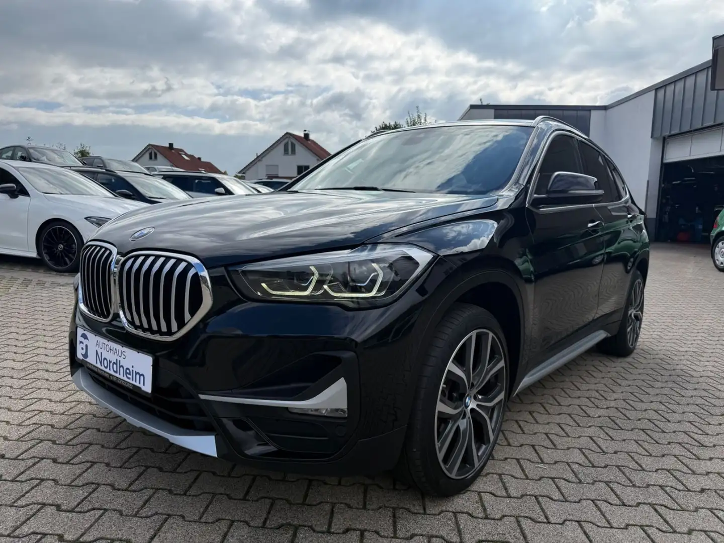 BMW X1 sDrive 20 d xLine Business LED Pano PDC 19" Noir - 1