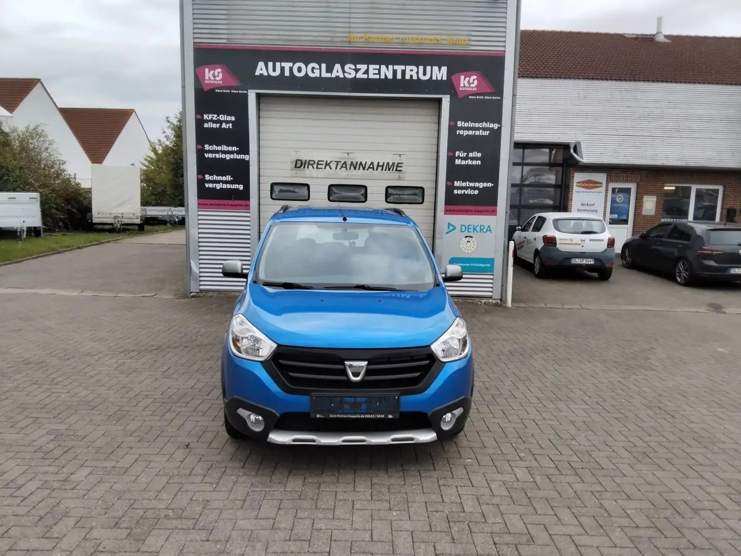 Dacia Lodgy 1.2 TCe Stepway/Navi/PDC/BC/Tempomat/SUV-Paket Bleu - 2