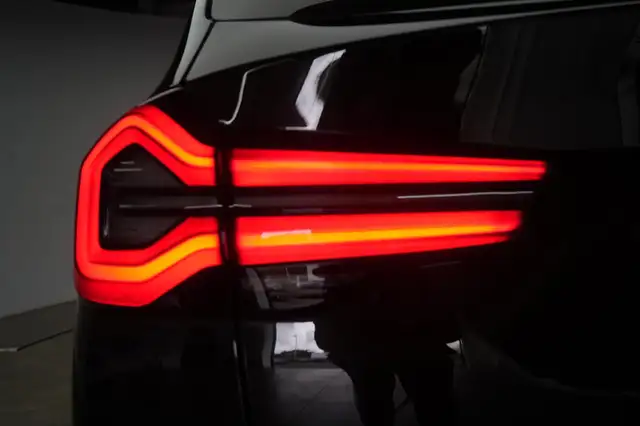 BMW X3 view 12