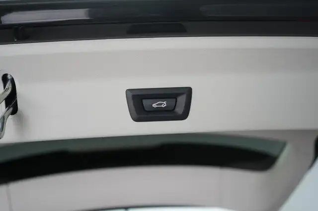 BMW X3 view 8