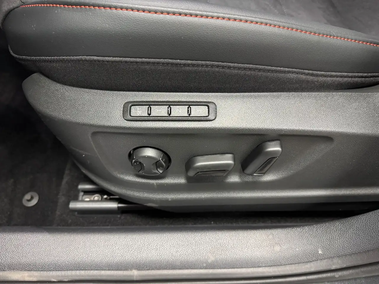 SEAT Ateca FR 2.0 DSG Black Ed.*AHK*Pano*360Grad 10