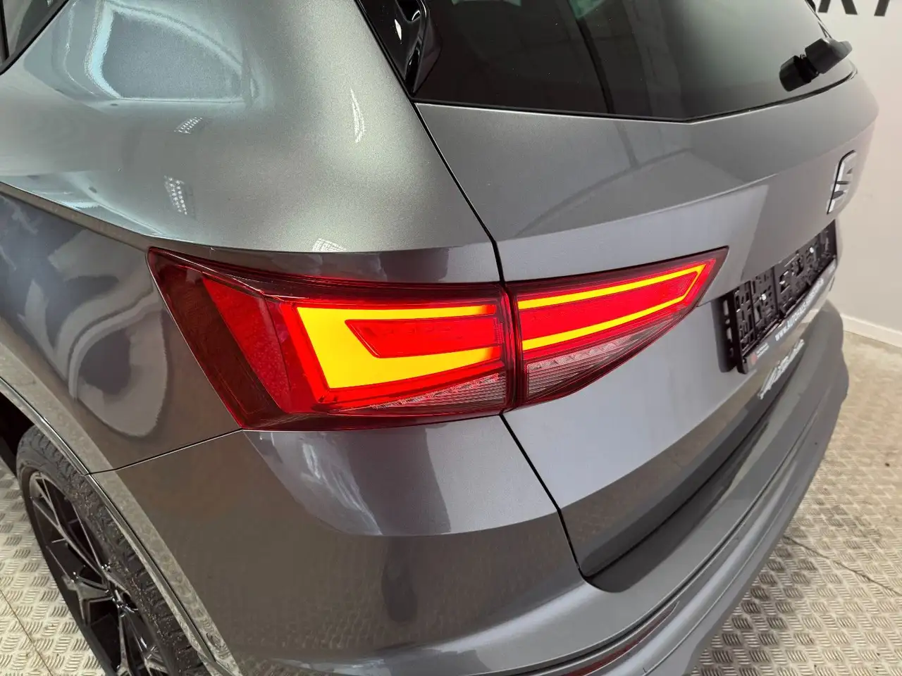 SEAT Ateca FR 2.0 DSG Black Ed.*AHK*Pano*360Grad 27