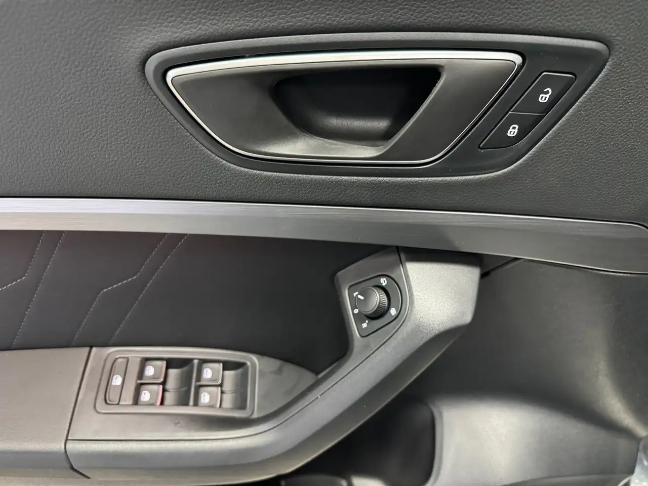 SEAT Ateca FR 2.0 DSG Black Ed.*AHK*Pano*360Grad 9