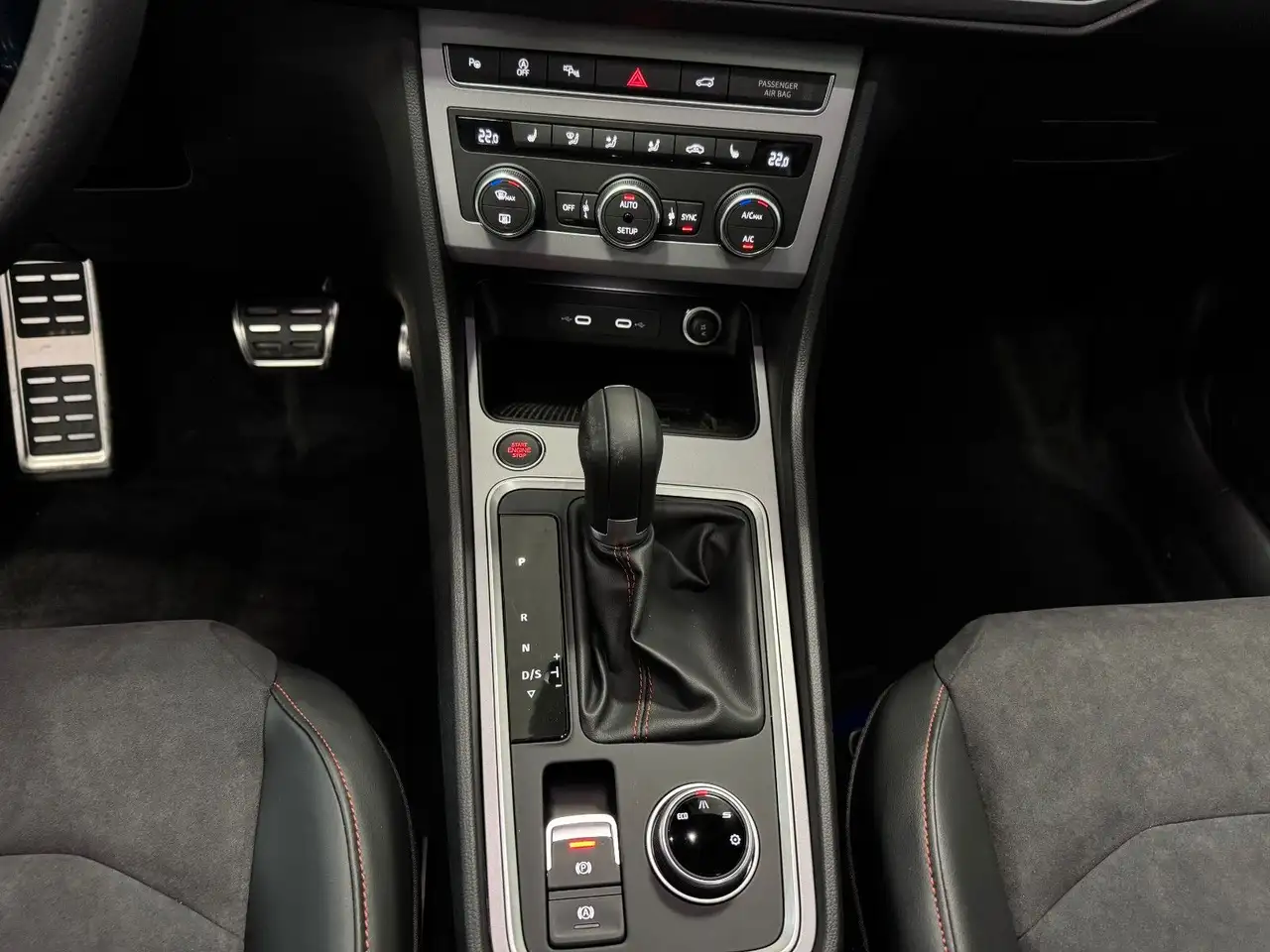 SEAT Ateca FR 2.0 DSG Black Ed.*AHK*Pano*360Grad 22