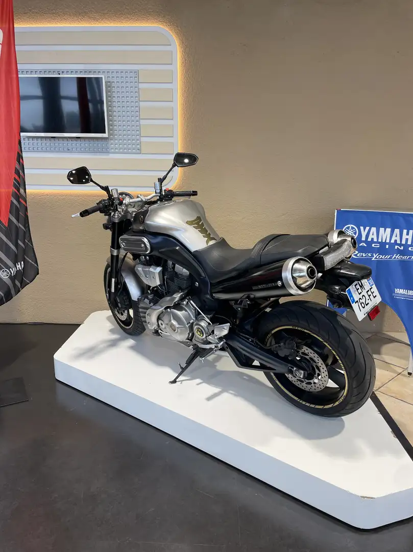 Yamaha MT-01 Gris - 2