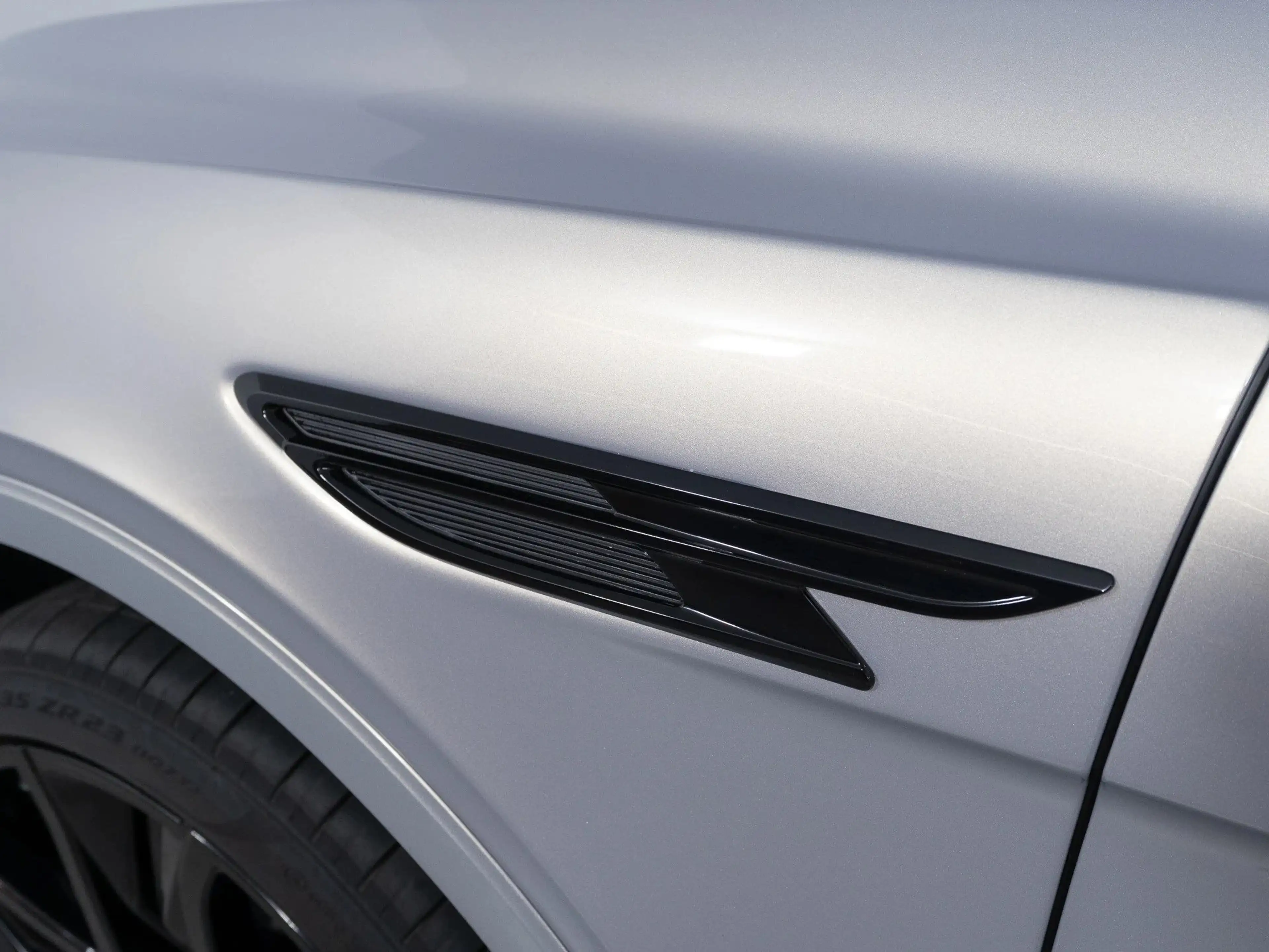 Bentley Bentayga Speed *ExtremeSilver* — photo 11