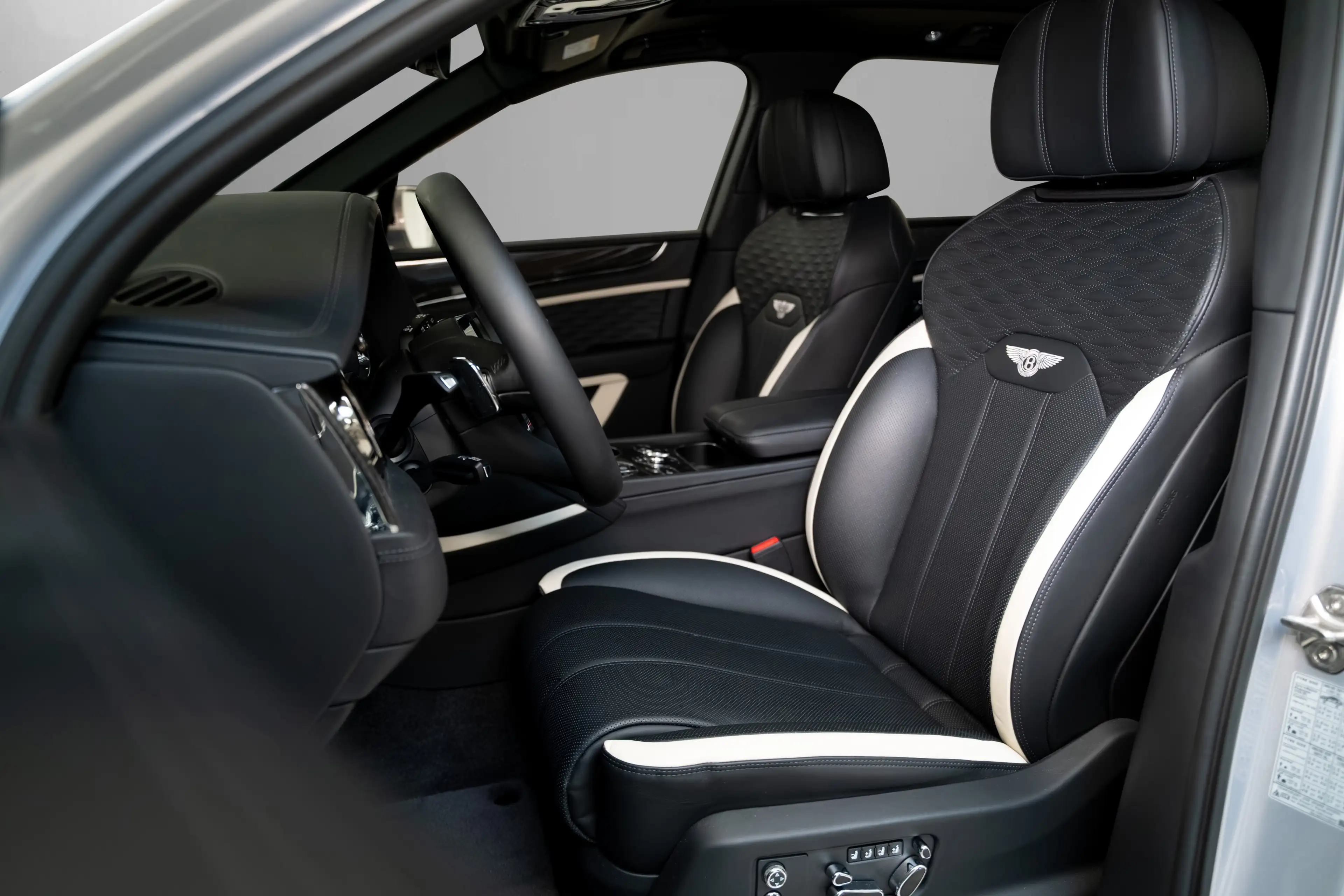 Bentley Bentayga Speed *ExtremeSilver* — photo 11