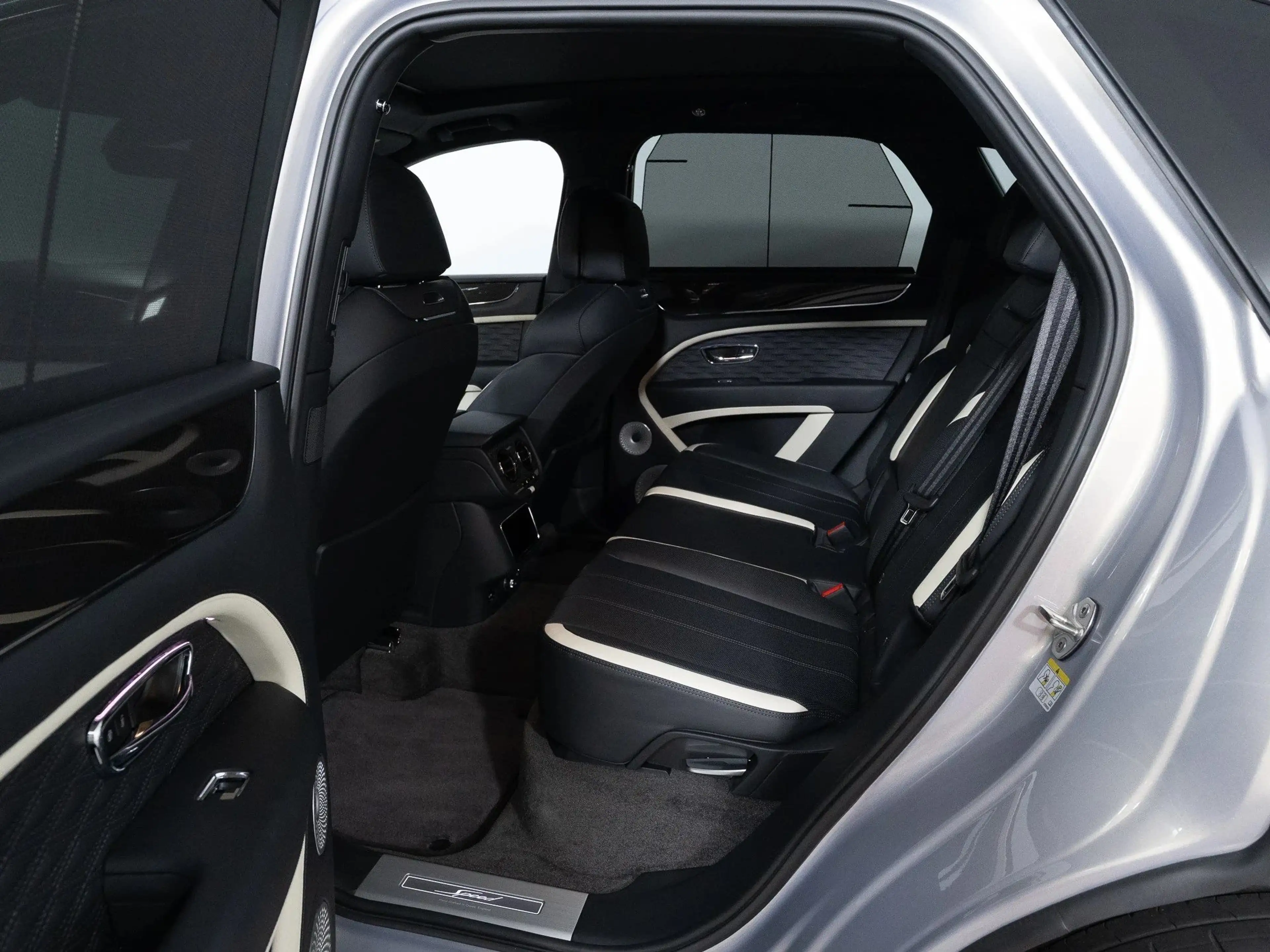 Bentley Bentayga Speed *ExtremeSilver* — photo 9