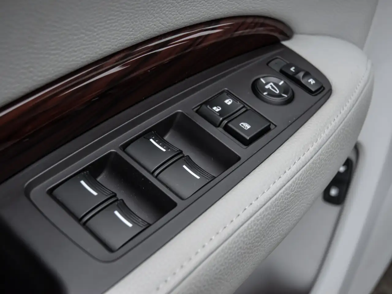 Acura MDX снимка Acura MDX