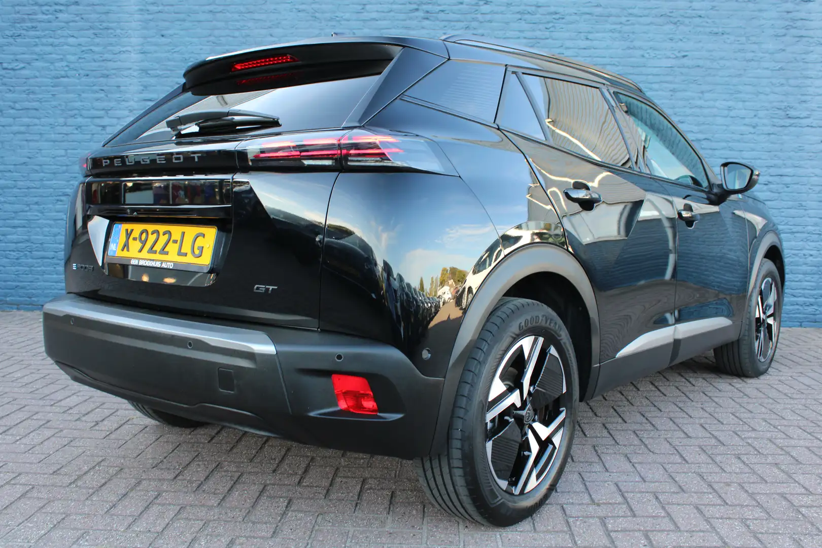 Peugeot e-2008 EV GT 54 kWh | Navigatie | Camera | Massage | Stoe Noir - 2
